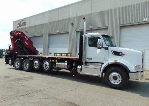 BIK HL‑100T heavy‑lift knuckle boom.