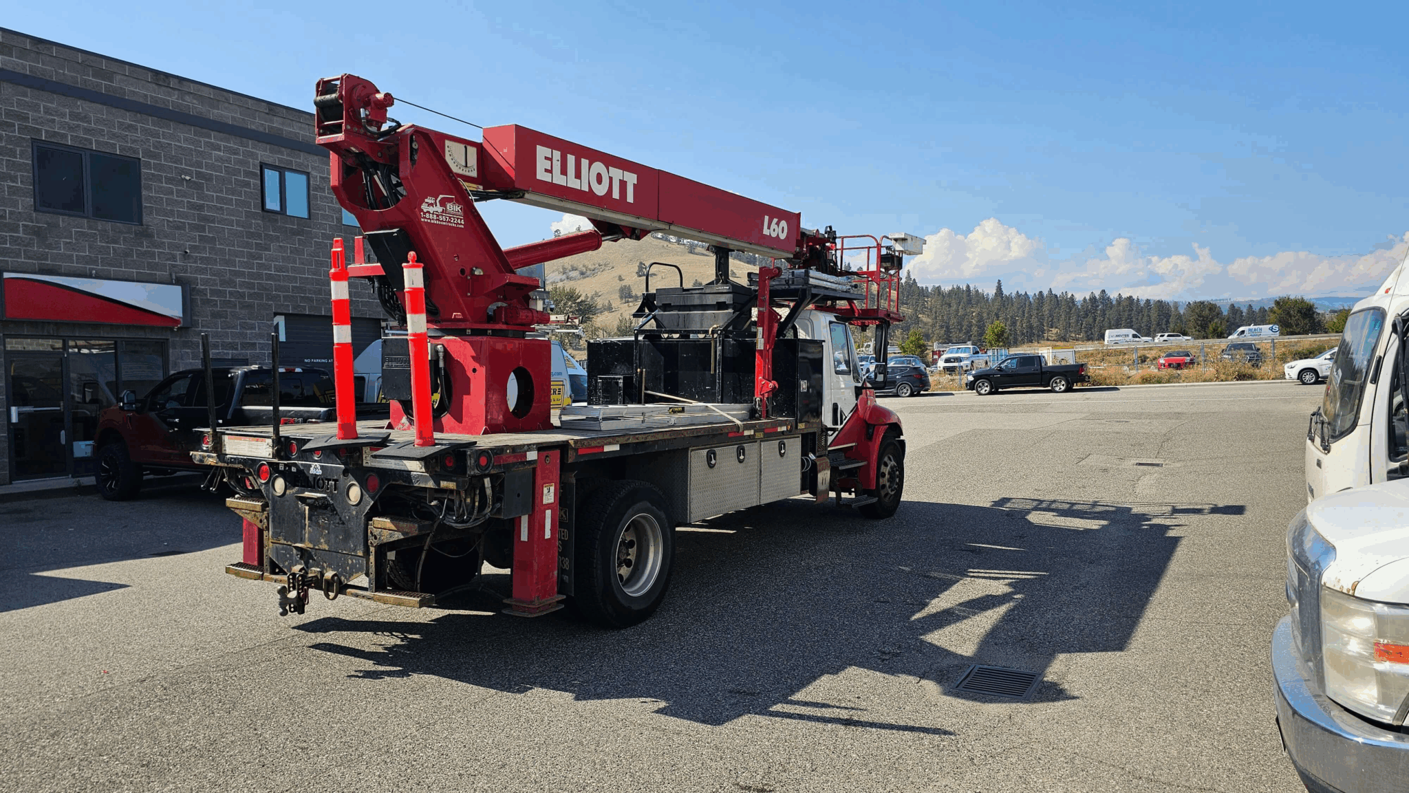 Used Elliott L60 On 2016 Used International 4300 - Image 4