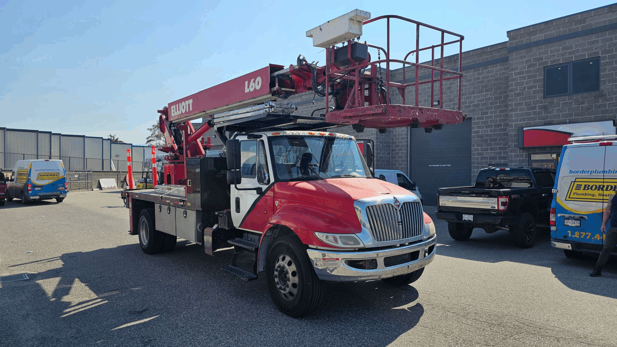 Used Elliott L60 On 2016 Used International 4300 - Image 2