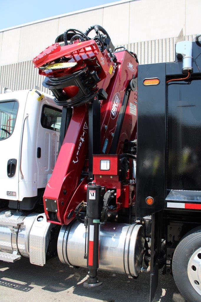 NEW BIK DEBRIS CRANE SERIES DC-18Z ON NEW FREIGHTLINER 108SD 4-AXLE - Image 4