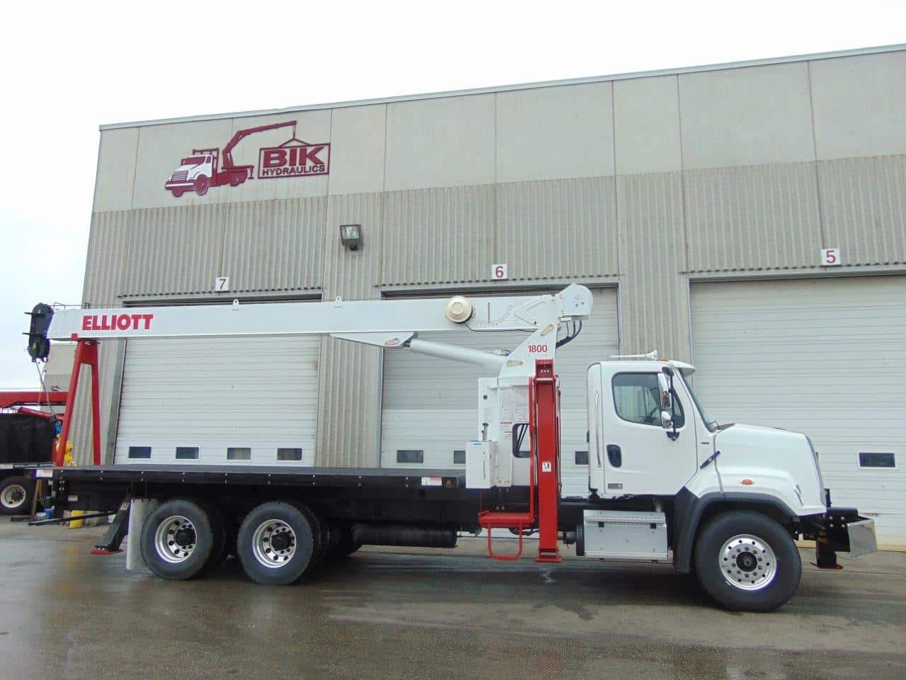 NEW ELLIOTT 1870F ON NEW FREIGHTLINER 108SD & 20’ DECK - Image 2