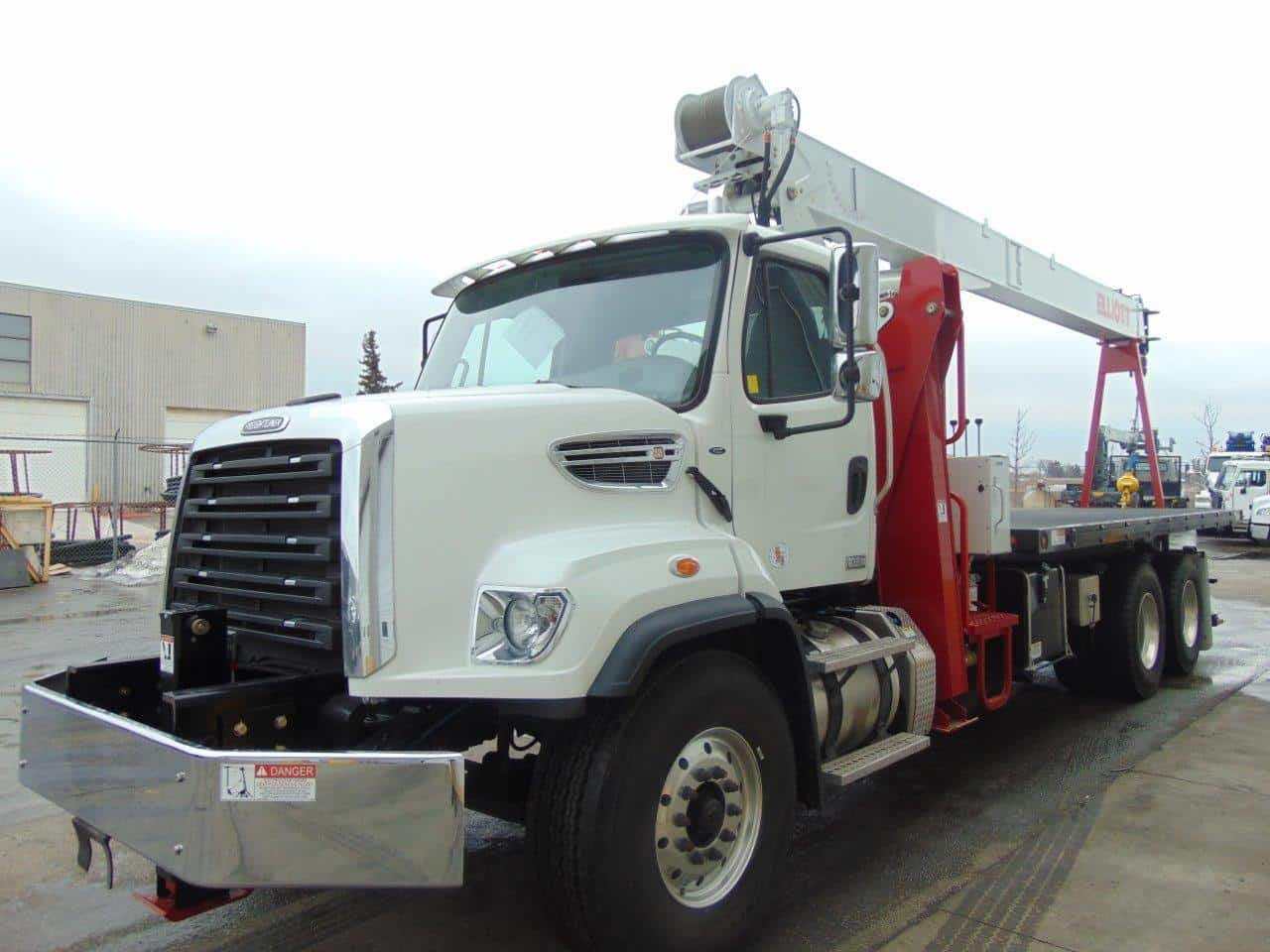NEW ELLIOTT 1870F ON NEW FREIGHTLINER 108SD & 20’ DECK - Image 4