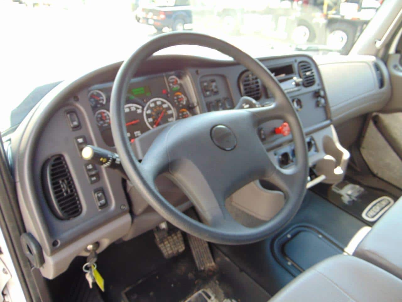 NEW PM POWERLIFT 74 REAR-MOUNTED ON NEW FREIGHTLINER 114SD - Image 7