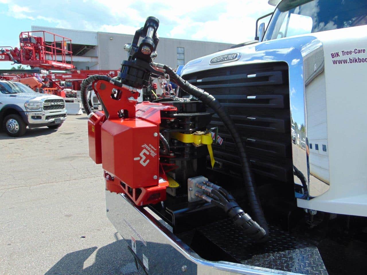 NEW BIK TREE-CARE SERIES TC-98/104 ON NEW FREIGHTLINER WITH ALUM. DUMP - Image 3