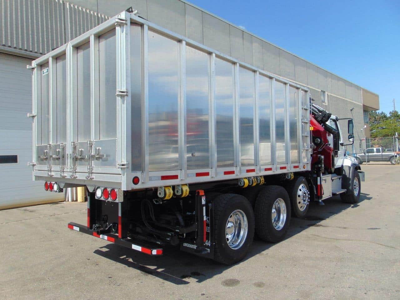 NEW BIK TREE-CARE SERIES TC-98/104 ON NEW FREIGHTLINER WITH ALUM. DUMP - Image 5