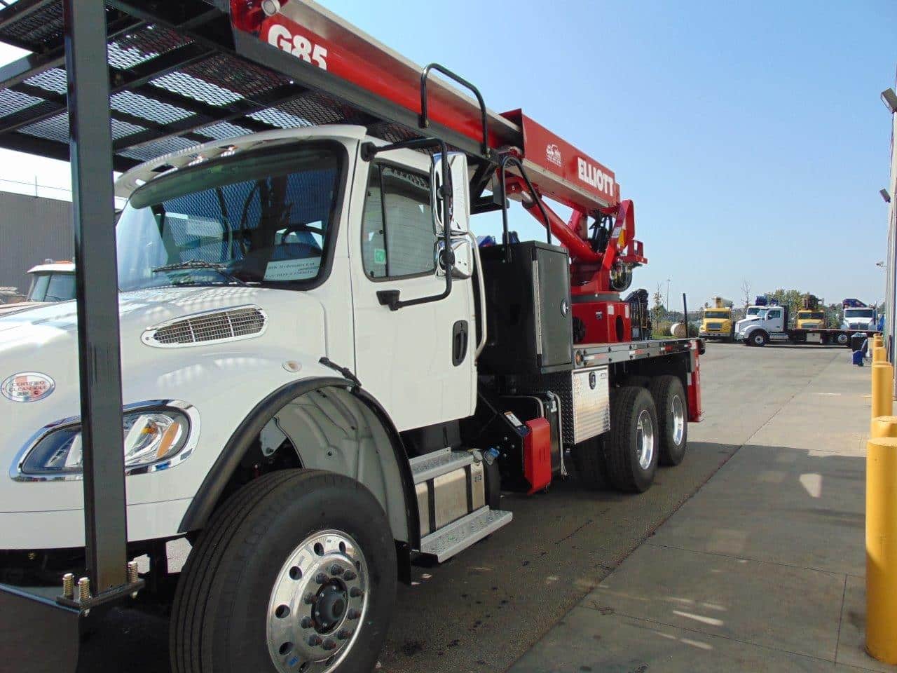 NEW ELLIOTT HiREACH G85 ON NEW FREIGHTLINER M2-106 3-AXLE - Image 3