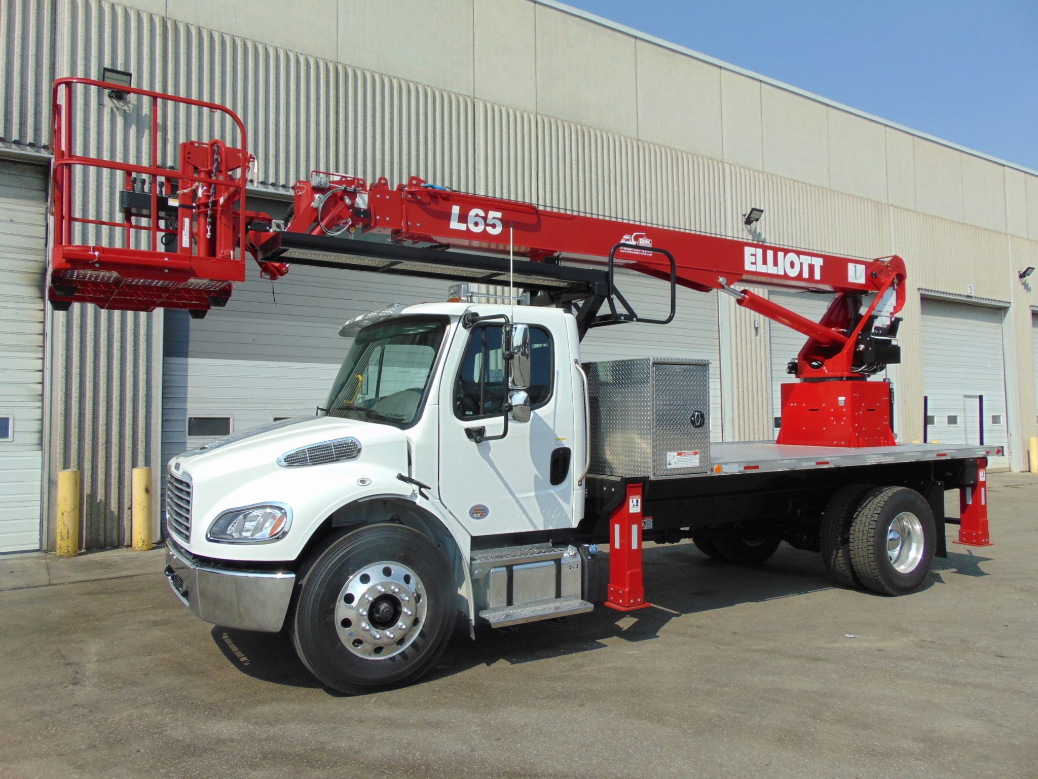 NEW ELLIOTT HiREACH L65 ON NEW FREIGHTLINER M2-106 - Image 4