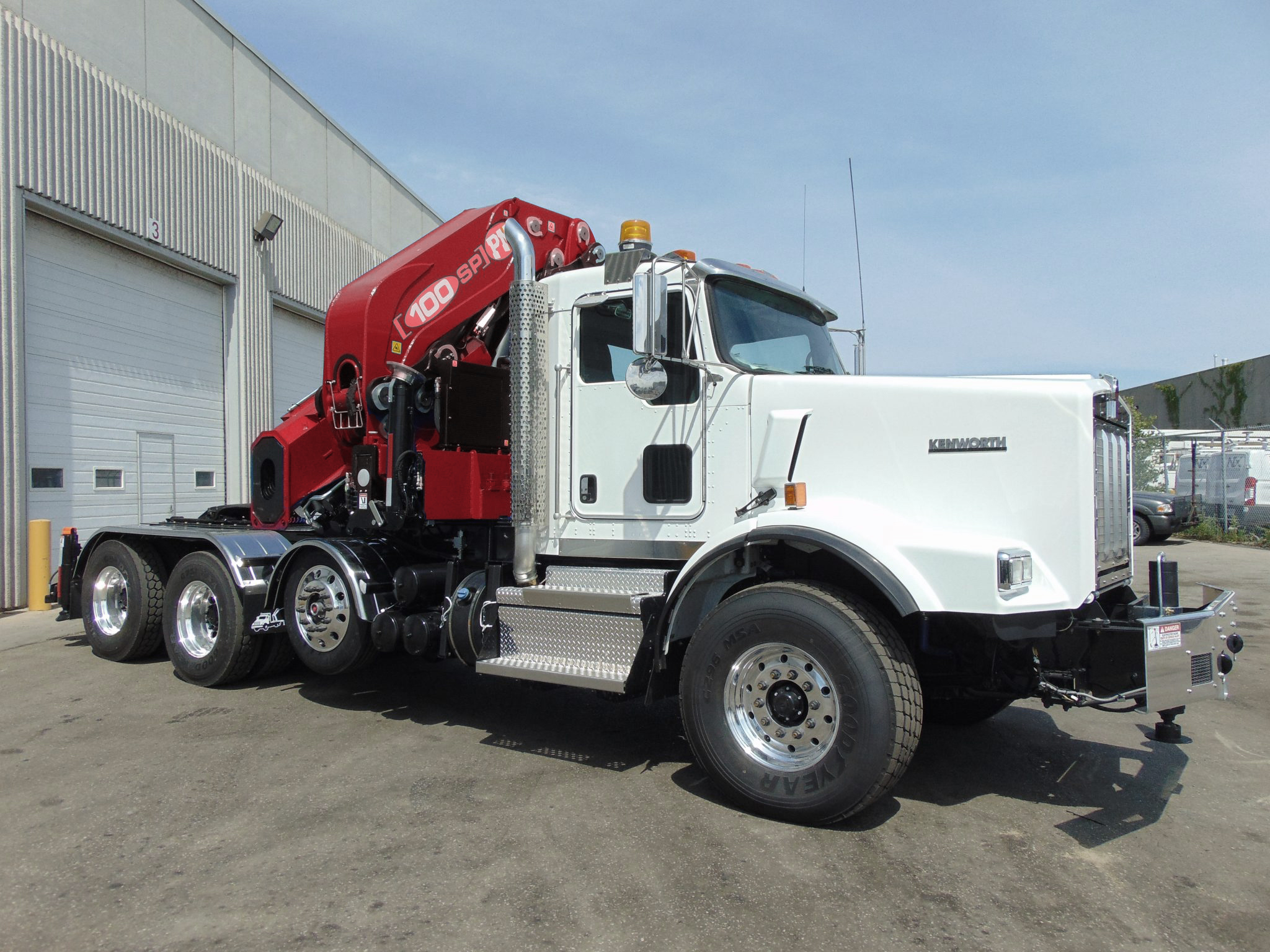 NEW PM 100026 KNUCKLE BOOM ON NEW KENWORTH T880