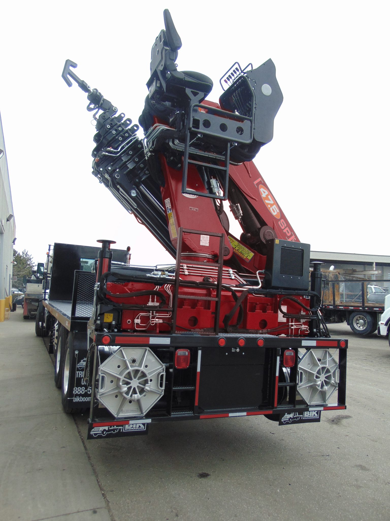 NEW PM 47529 (NON-JIB) 74’ SIDE REACH – NEW KENWORTH T880 5-AXLE - Image 5