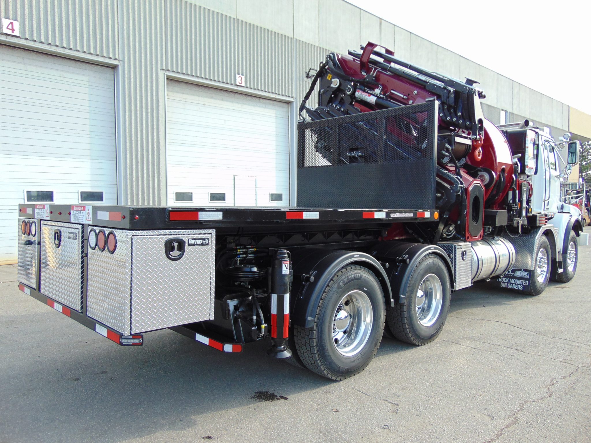 NEW PM 150 + JIB ON NEW WESTERN STAR 4800 & 15′ REMOVABLE DECK - Image 2