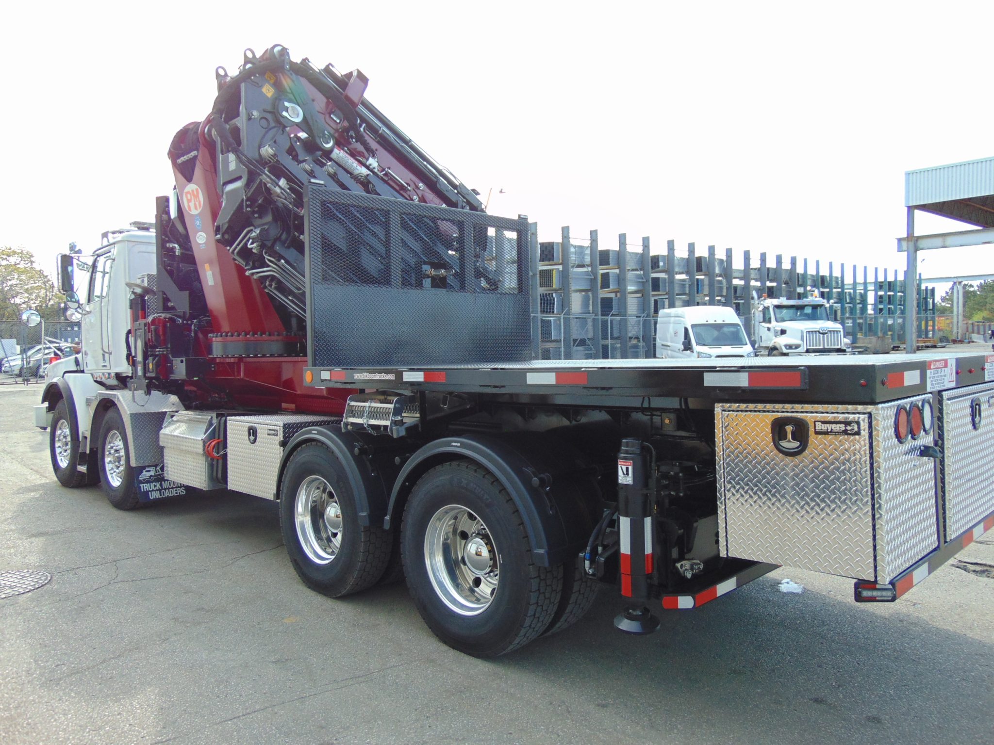 NEW PM 150 + JIB ON NEW WESTERN STAR 4800 & 15′ REMOVABLE DECK - Image 4