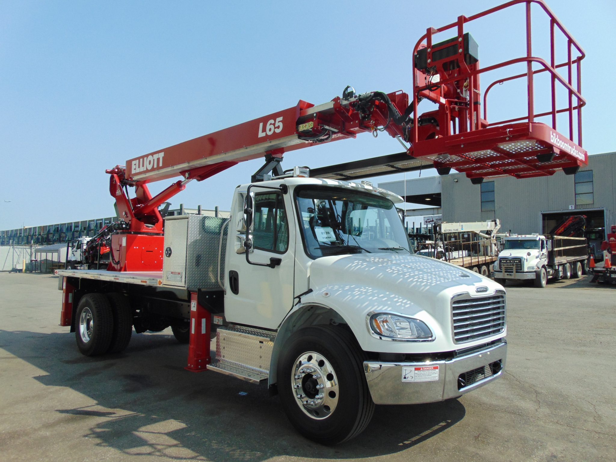 NEW ELLIOTT HiREACH L65 ON NEW FREIGHTLINER M2-106