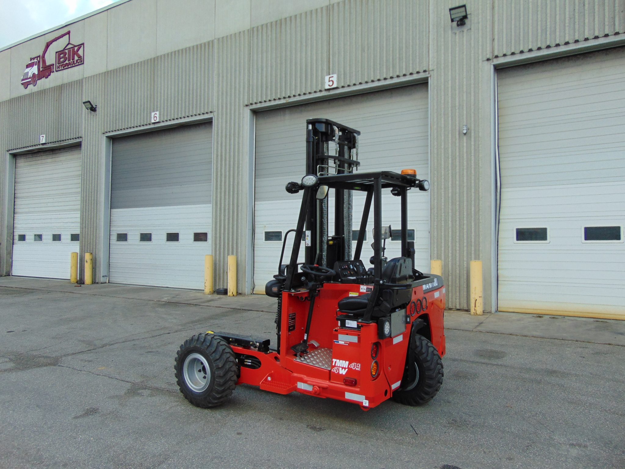 A NEW MANITOU TMM 45HT-4W TRUCK MOUNTED FORKLIFT - Image 6