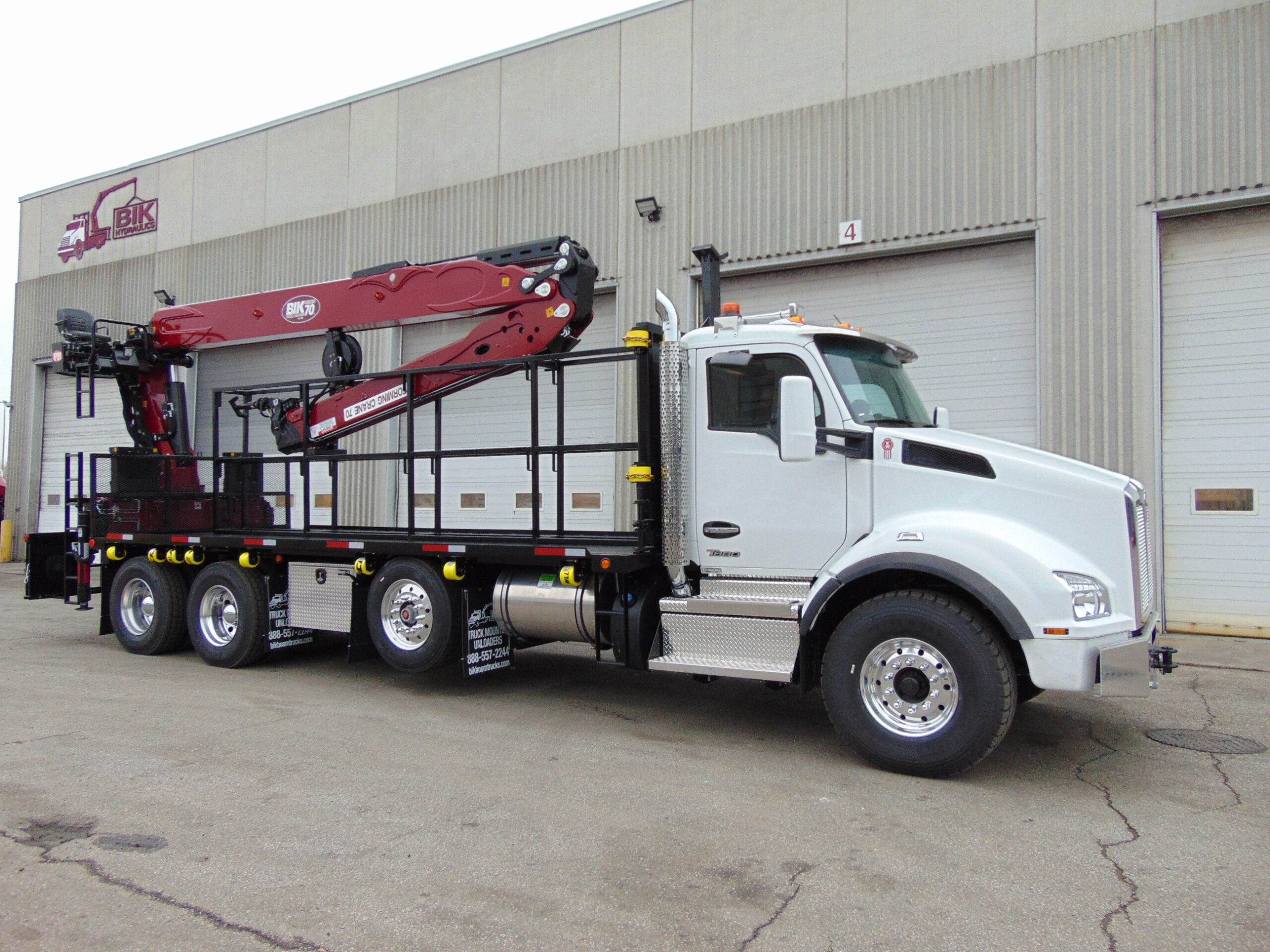 BIK SERIES FC-70 ON NEW KENWORTH T880