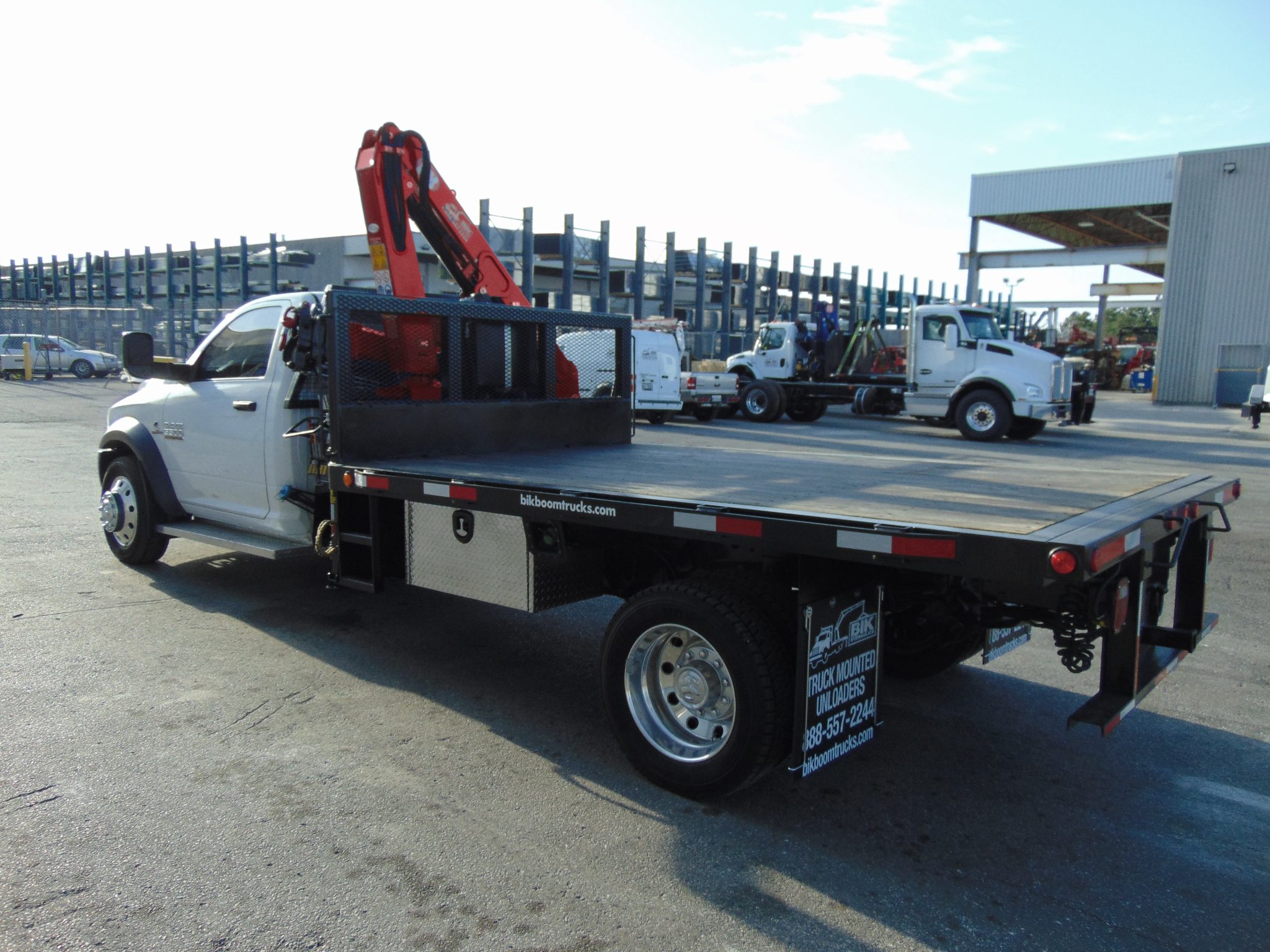 PM 6023 KNUCKLE BOOM ON DODGE 5500 SINGLE AXLE CHASSIS - Image 5