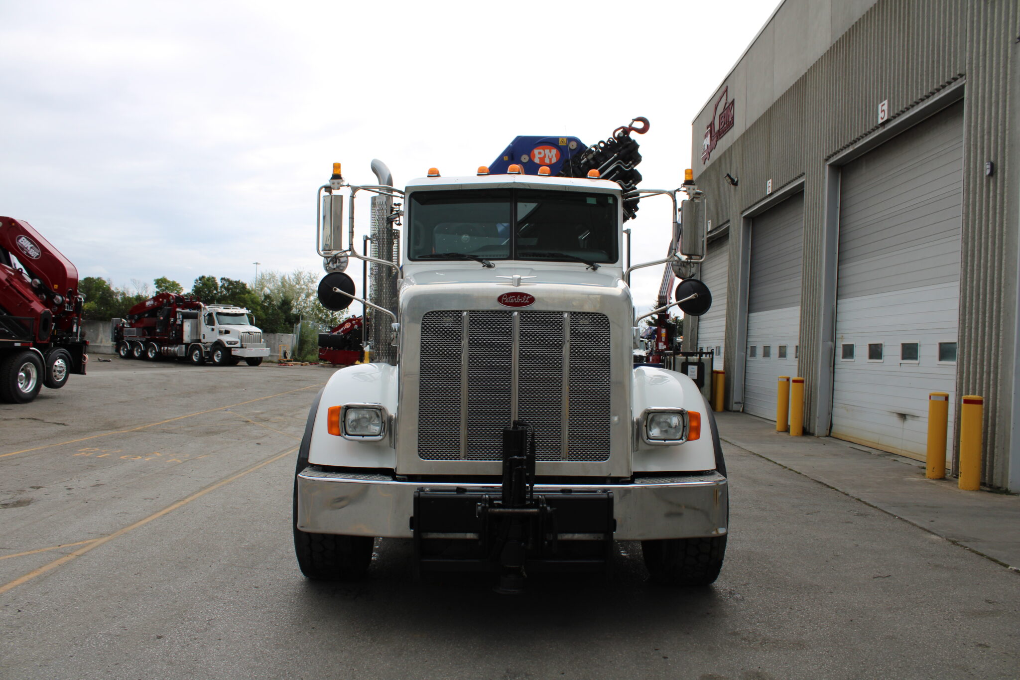 USED 2020 PETERBILT 365 TRACTOR WITH PM 47.5 PX - Image 2