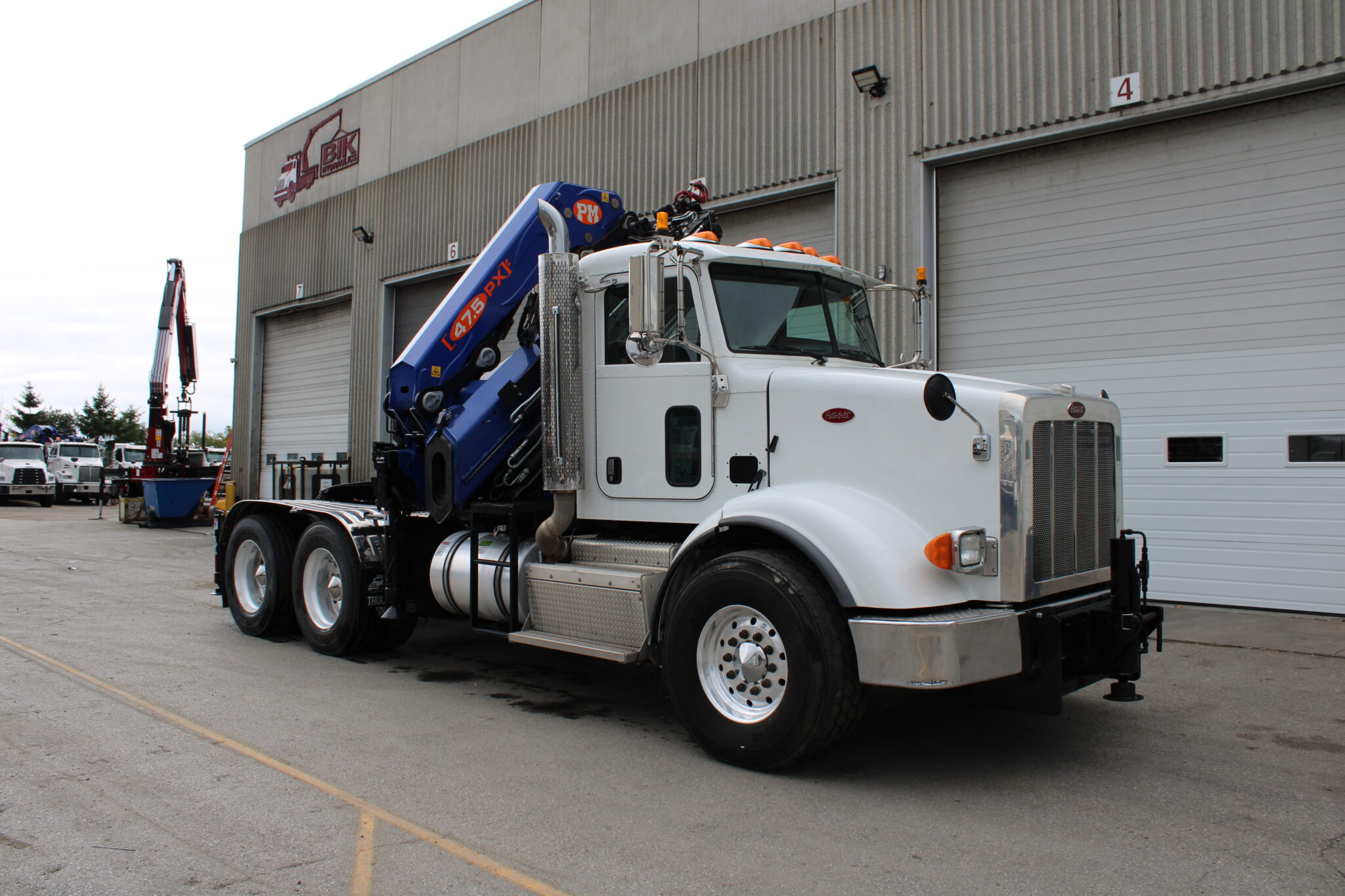 USED 2020 PETERBILT 365 TRACTOR WITH PM 47.5 PX - Image 8