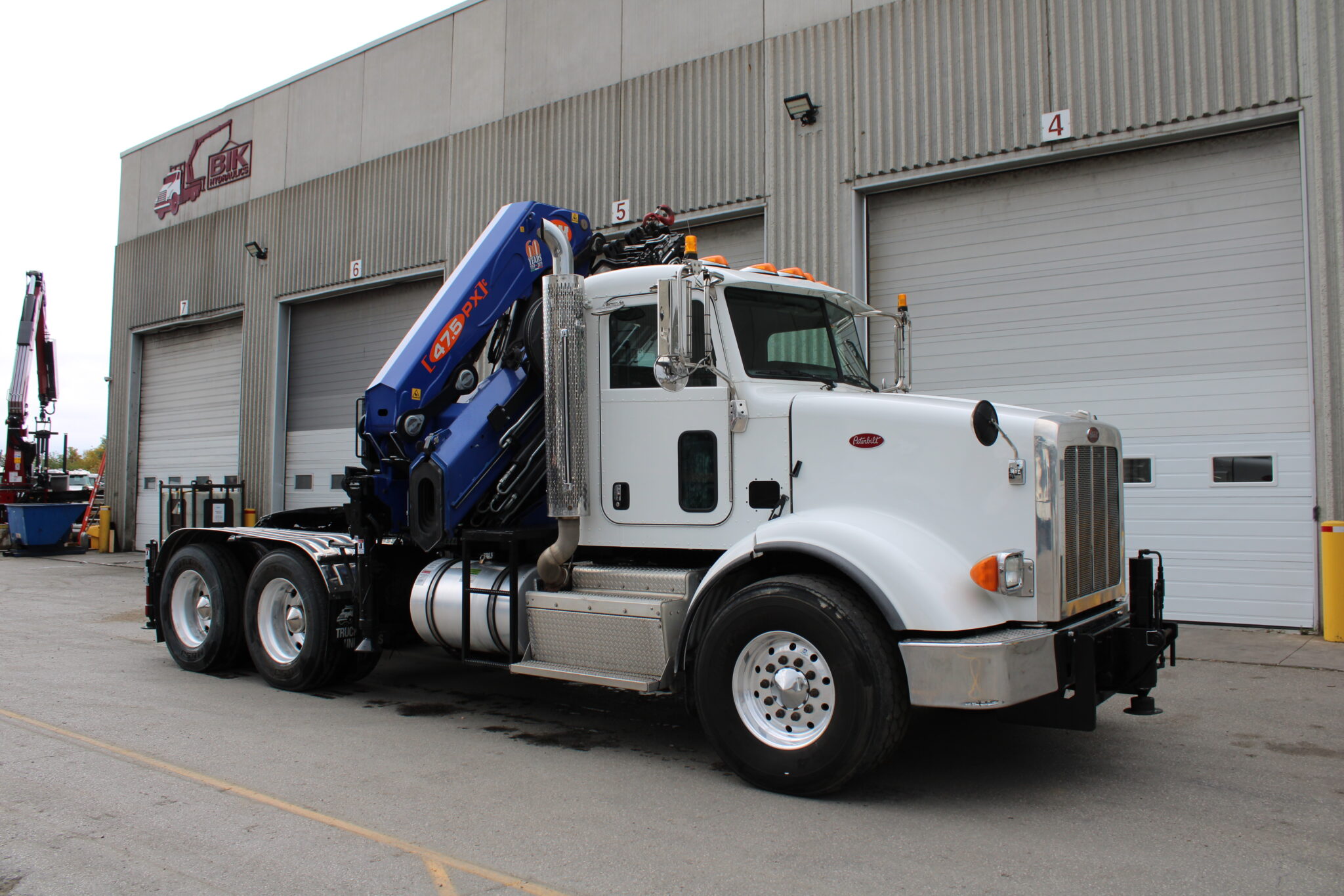 USED 2020 PETERBILT 365 TRACTOR WITH PM 47.5 PX - Image 3