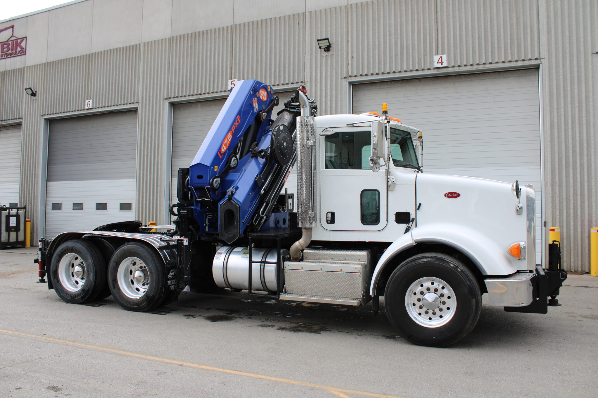 USED 2020 PETERBILT 365 TRACTOR WITH PM 47.5 PX - Image 9