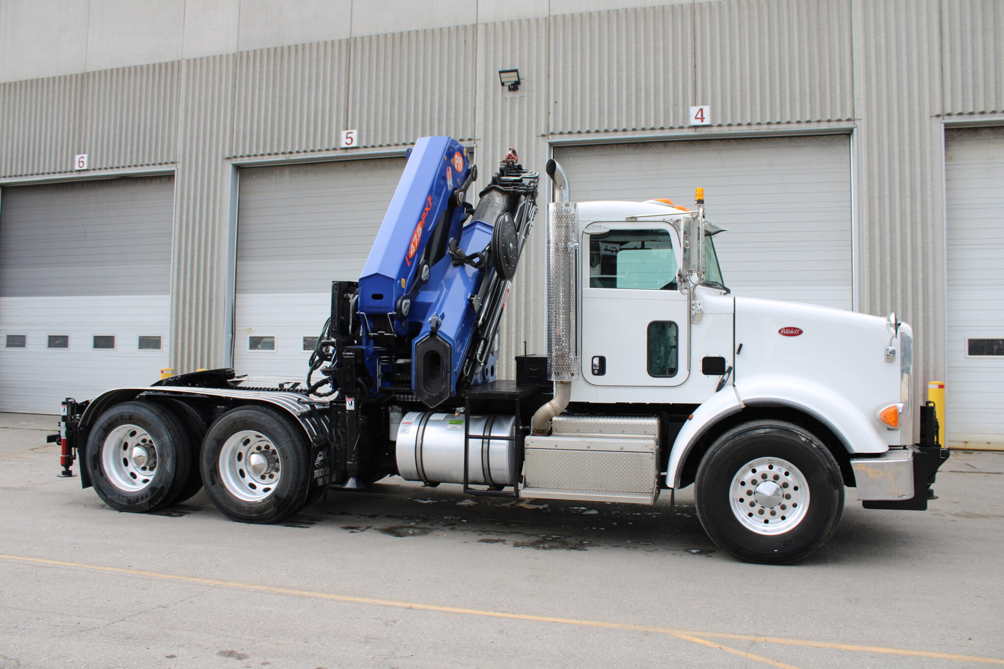USED 2020 PETERBILT 365 TRACTOR WITH PM 47.5 PX - Image 4