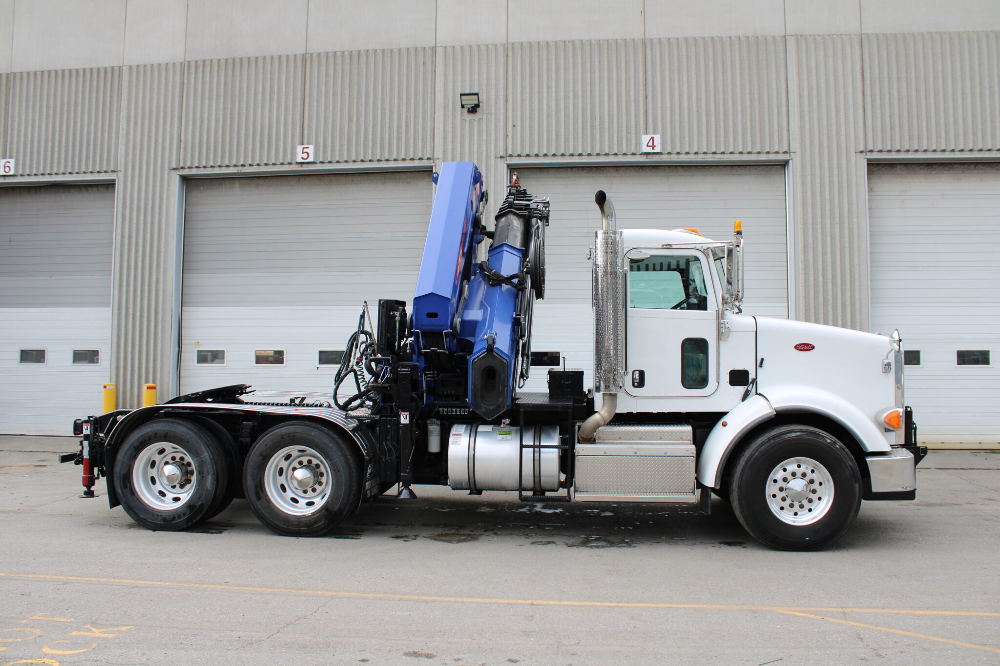 USED 2020 PETERBILT 365 TRACTOR WITH PM 47.5 PX - Image 14