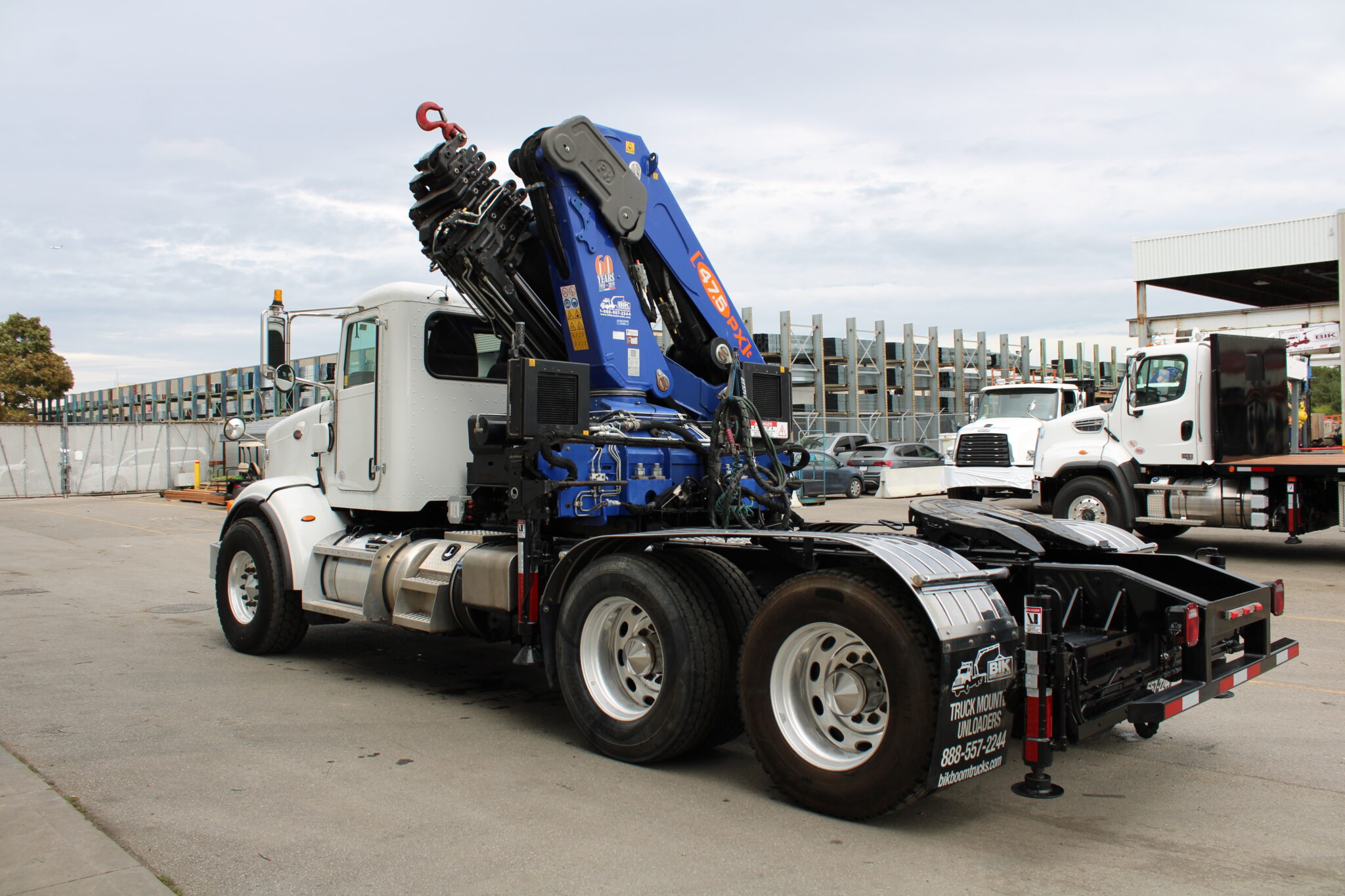 USED 2020 PETERBILT 365 TRACTOR WITH PM 47.5 PX - Image 11
