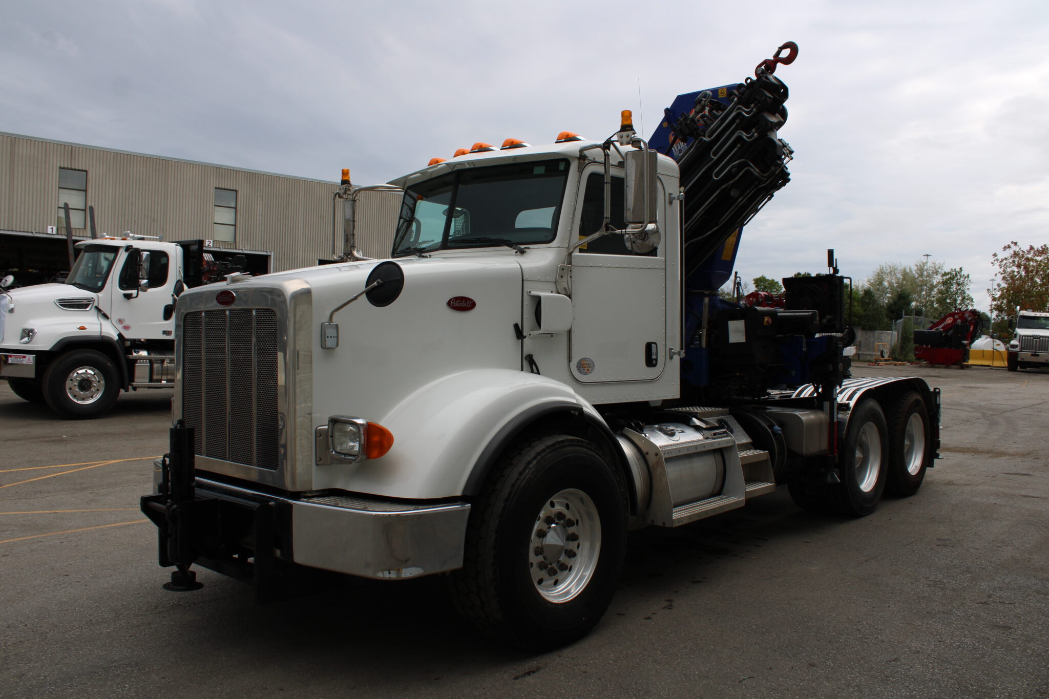 USED 2020 PETERBILT 365 TRACTOR WITH PM 47.5 PX - Image 12