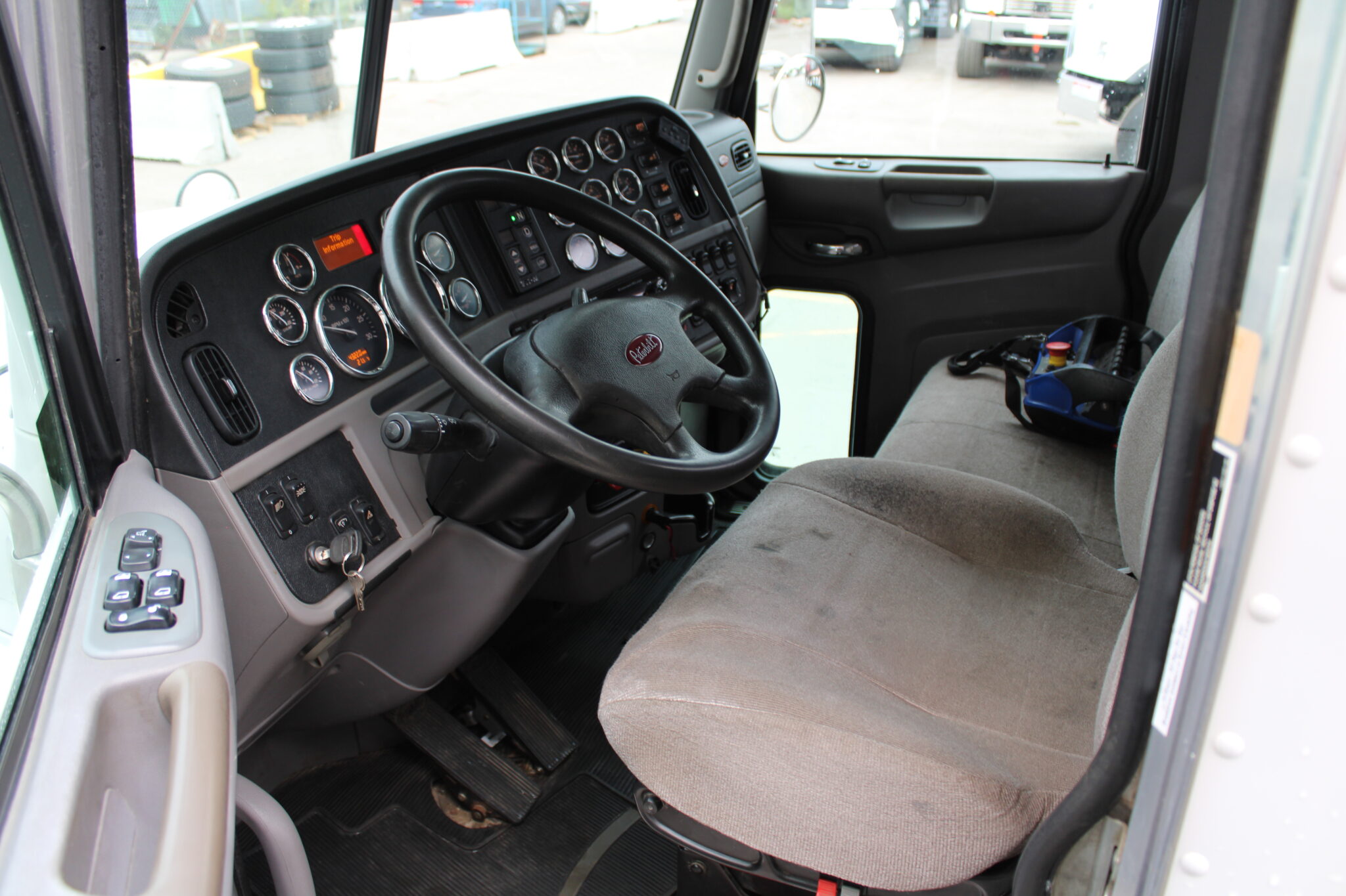 USED 2020 PETERBILT 365 TRACTOR WITH PM 47.5 PX - Image 18