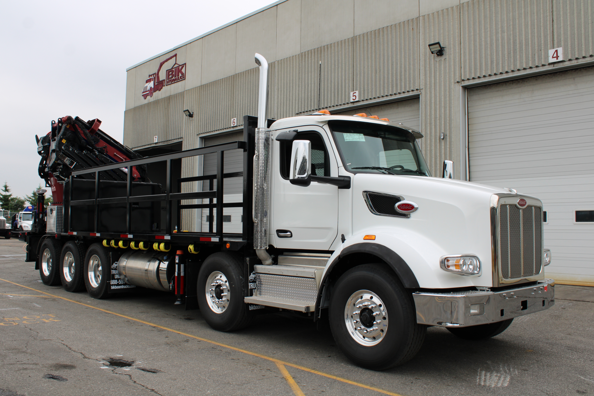 NEW BIK SERIES FC-110 ON NEW PETERBILT 567 5-AXLE