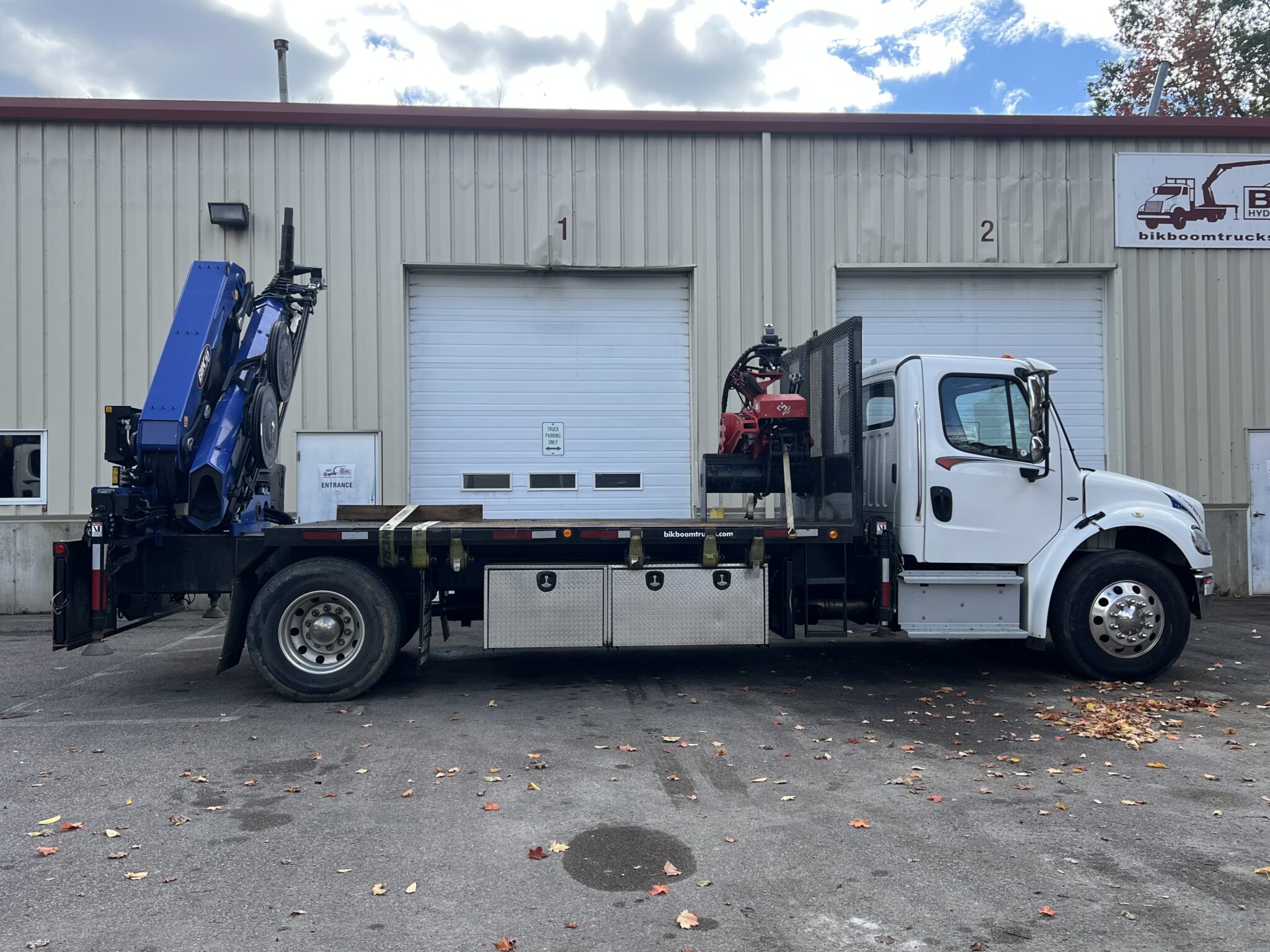 A USED 2019 FREIGHTLINER M2-106 WITH BIK TC-70 GRAPPLESAW