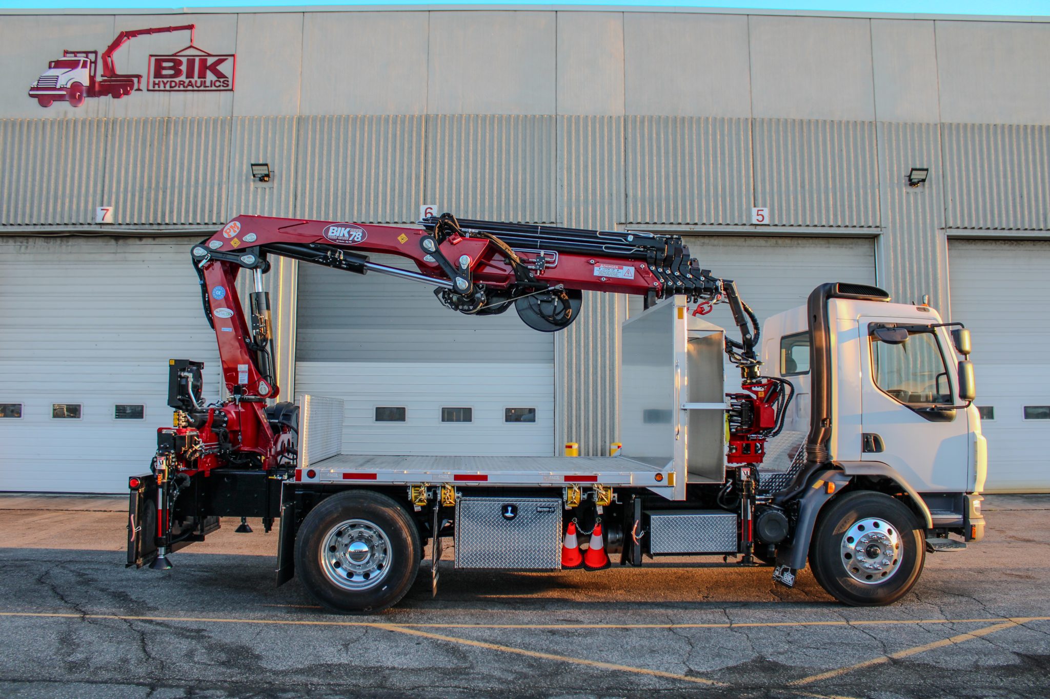 NEW BIK TREE-CARE SERIES TC-70/78 ON NEW PETERBILT 220 - Image 2