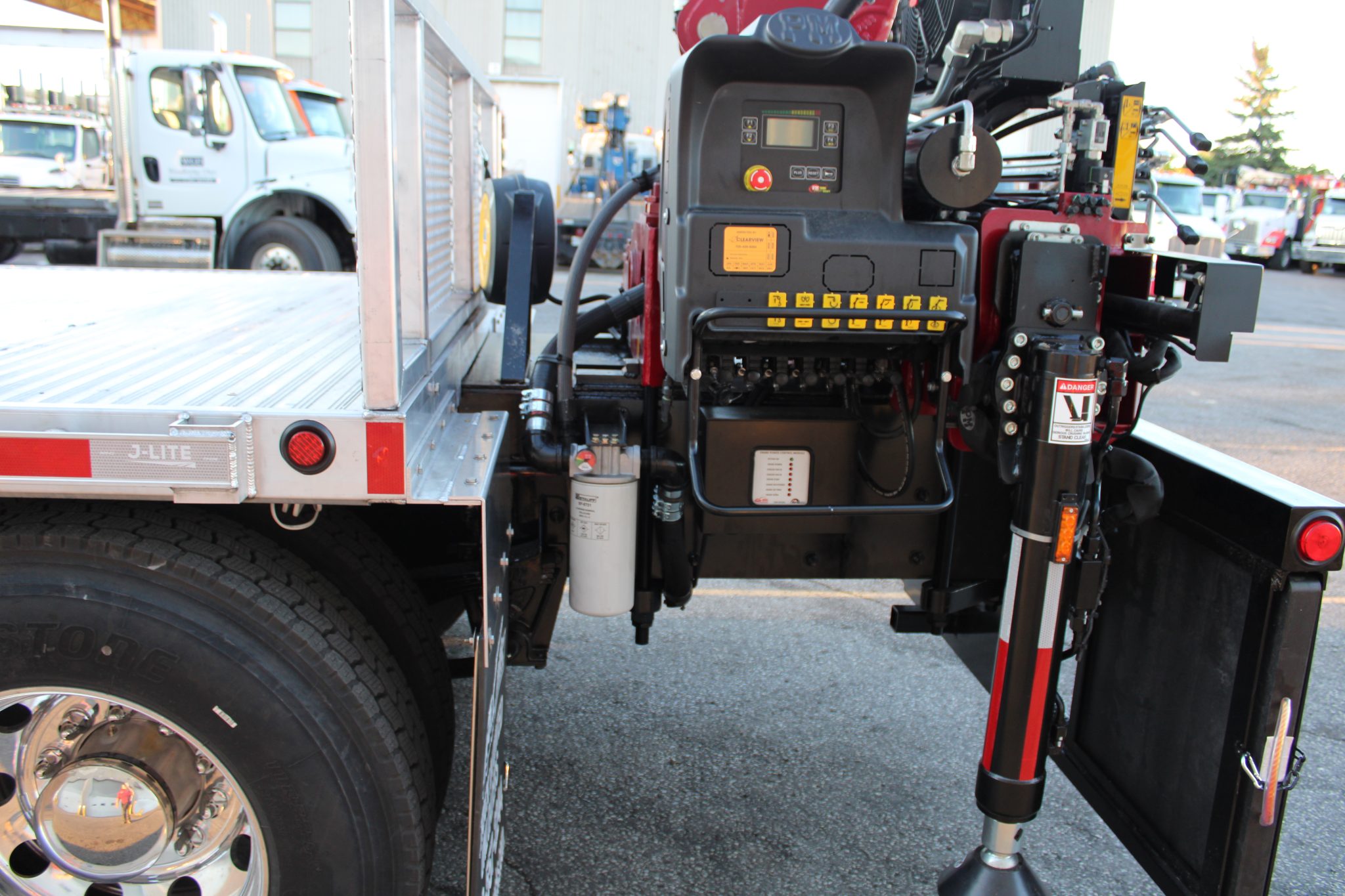 NEW BIK TREE-CARE SERIES TC-70/78 ON NEW PETERBILT 220 - Image 8