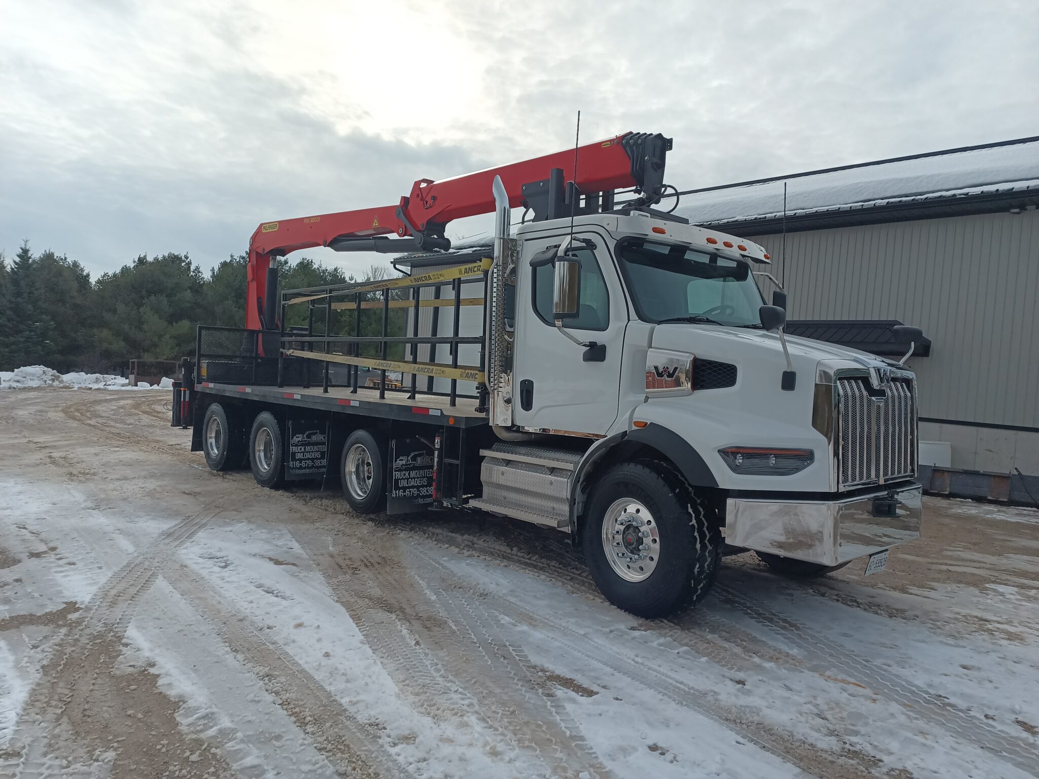 USED 2024 WESTERN STAR 47X with PALFINGER PW38001