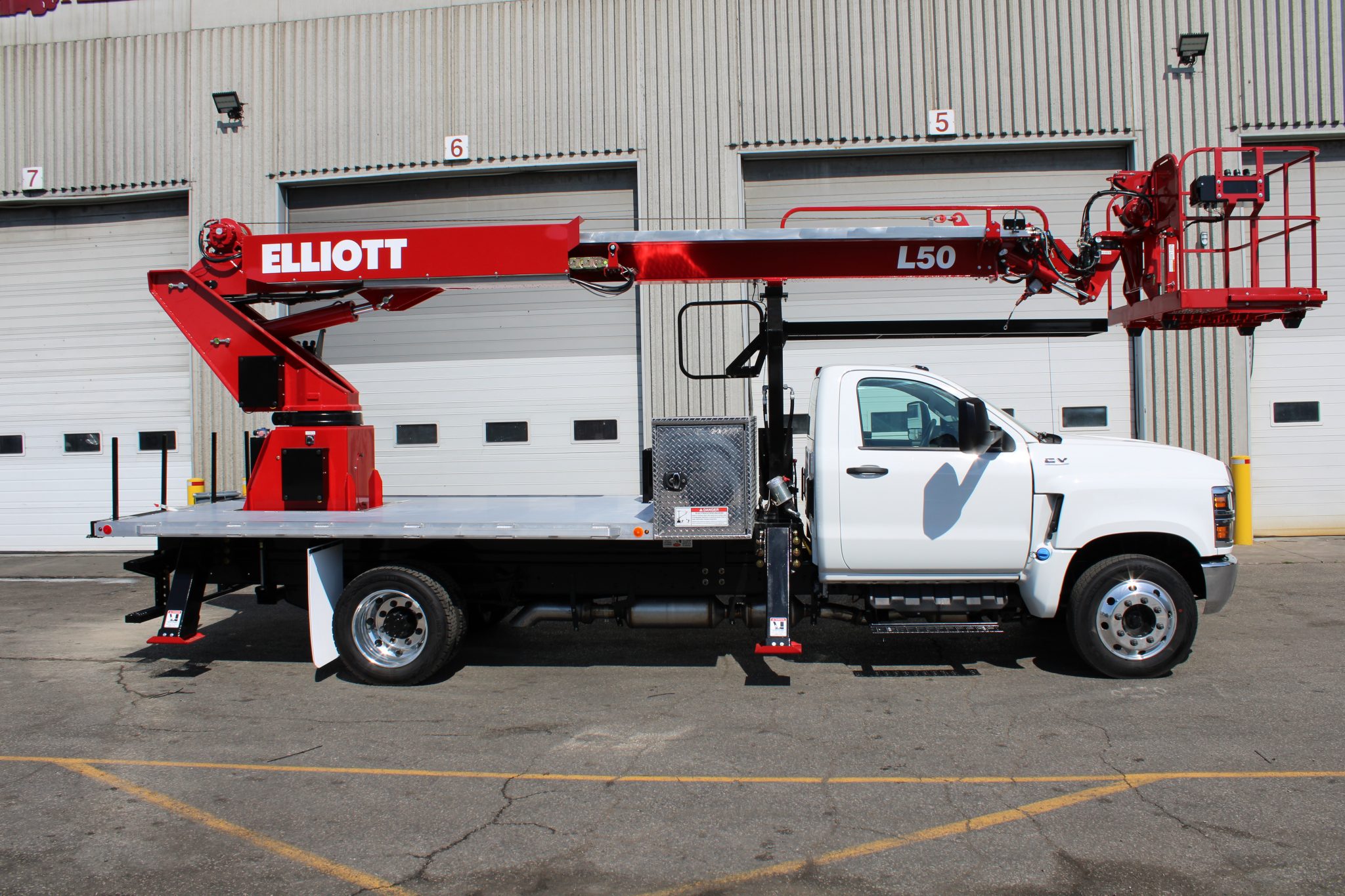 NEW ELLIOTT HiREACH L50 ON NEW International with 13’ ALUM BED - Image 2
