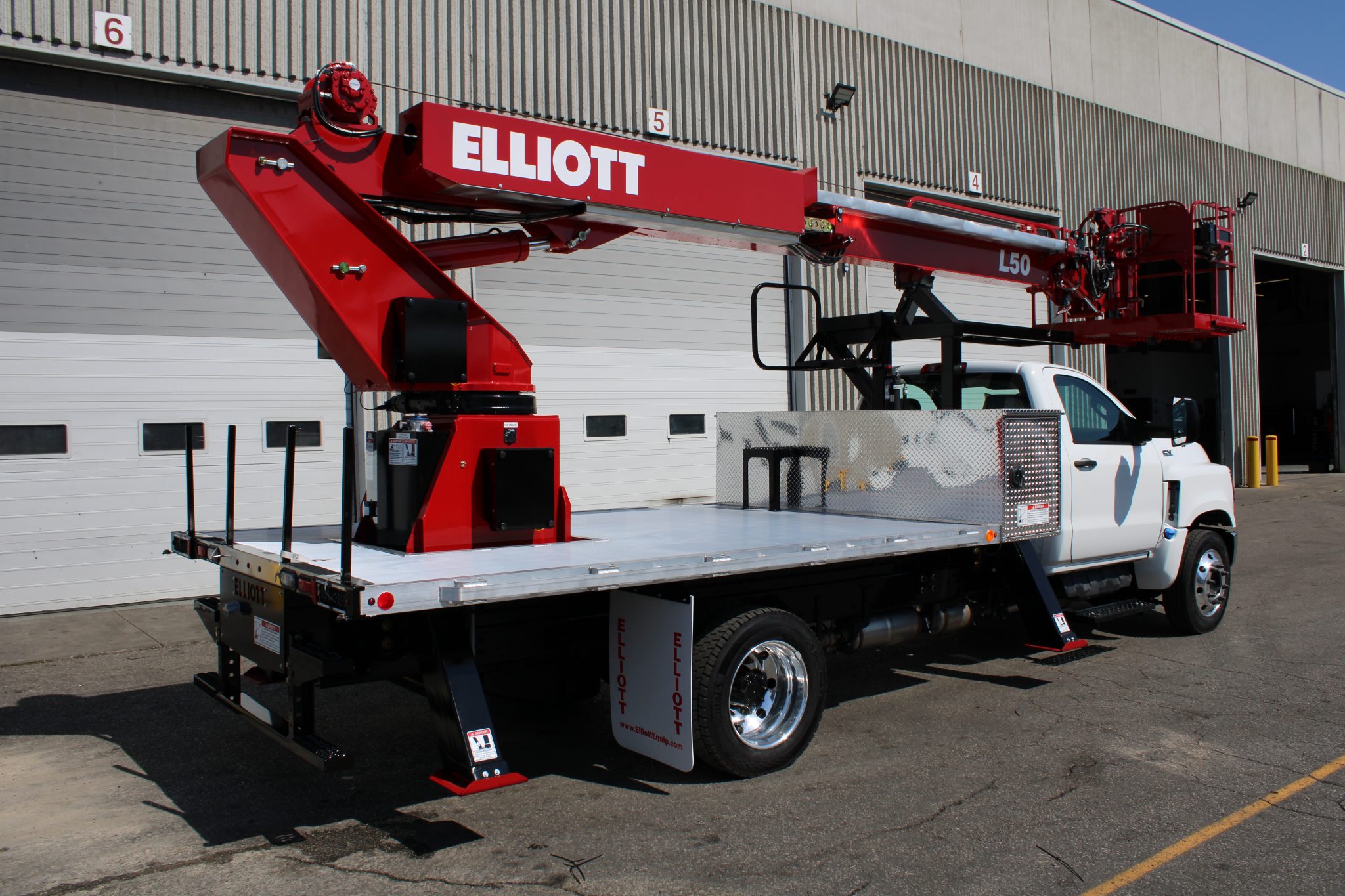NEW ELLIOTT HiREACH L50 ON NEW International with 13’ ALUM BED - Image 3