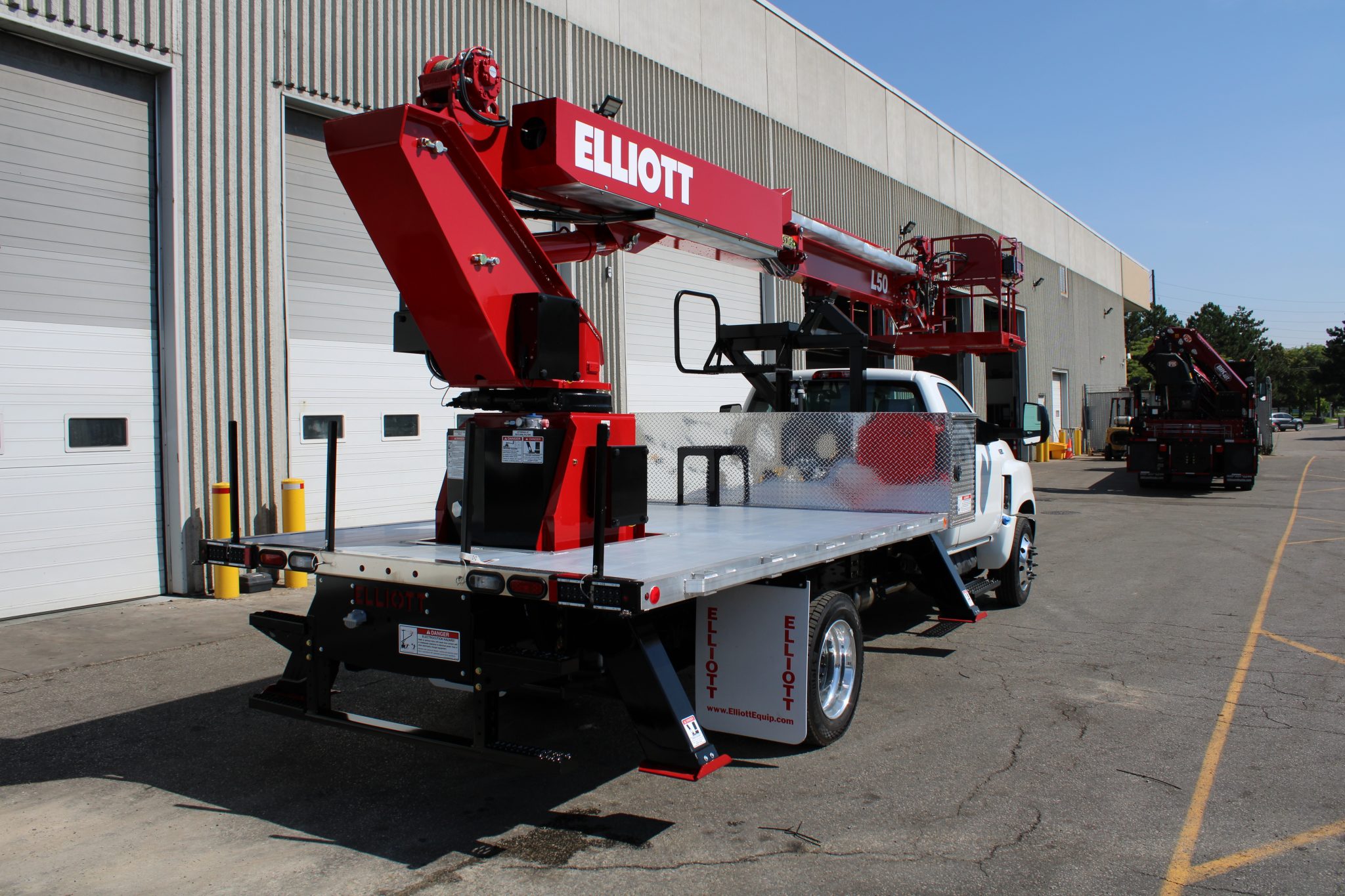 NEW ELLIOTT HiREACH L50 ON NEW International with 13’ ALUM BED - Image 4