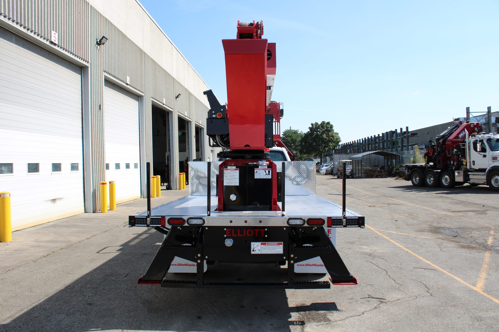 NEW ELLIOTT HiREACH L50 ON NEW International with 13’ ALUM BED - Image 5