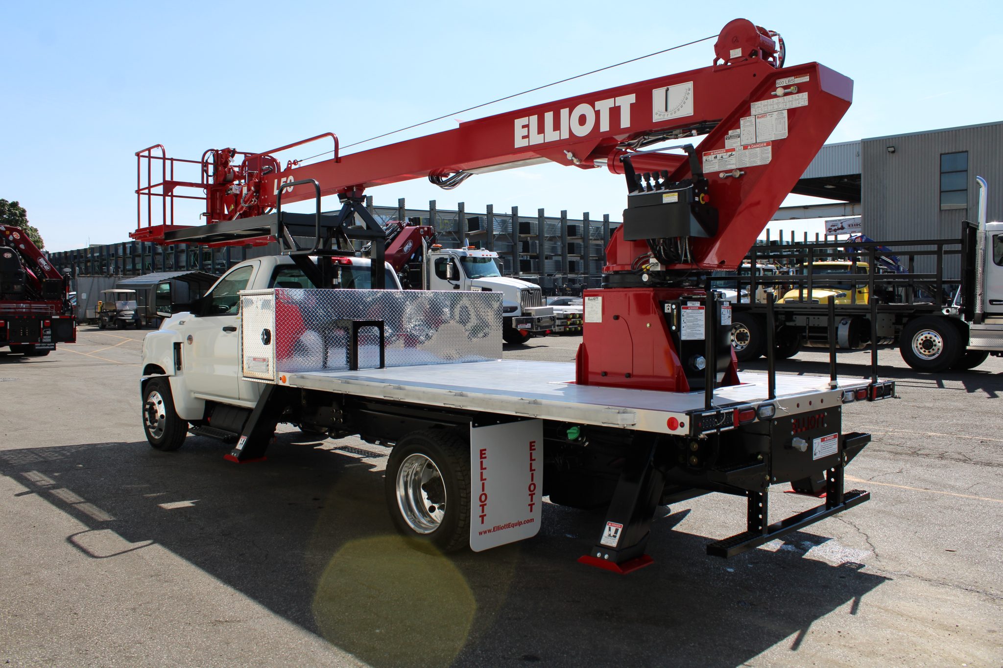 NEW ELLIOTT HiREACH L50 ON NEW International with 13’ ALUM BED - Image 7