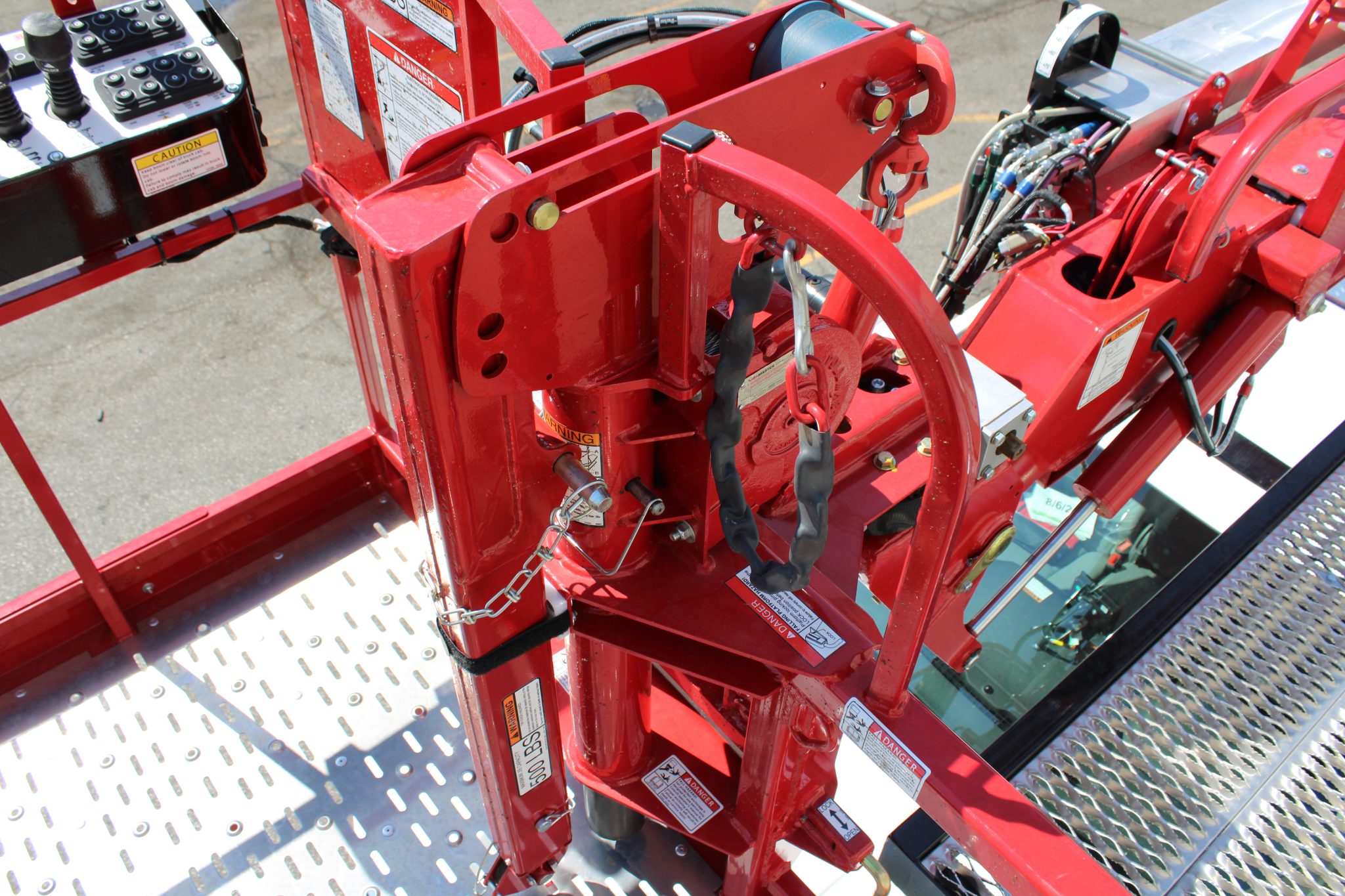 NEW ELLIOTT HiREACH L50 ON NEW International with 13’ ALUM BED - Image 10