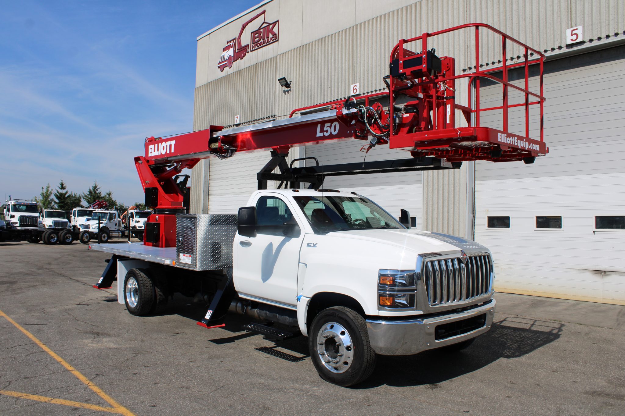 NEW ELLIOTT HiREACH L50 ON NEW International with 13’ ALUM BED - Image 17