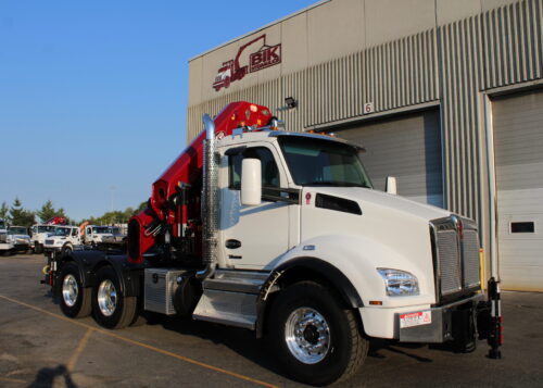 BIK HL‑70T heavy‑lift knuckle boom.