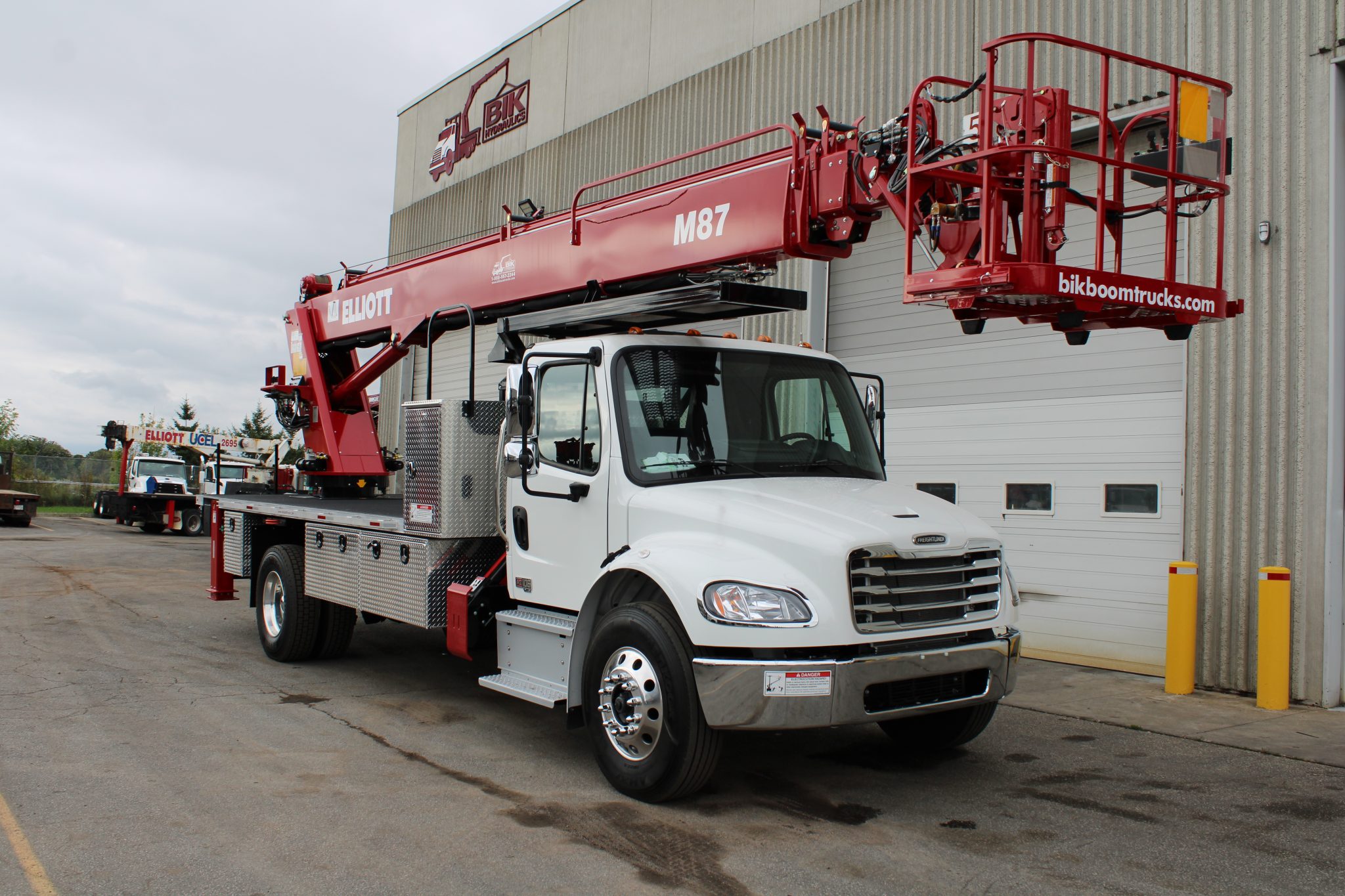 NEW ELLIOTT HiREACH M87 ON NEW FREIGHTLINER M2-106 - Image 3