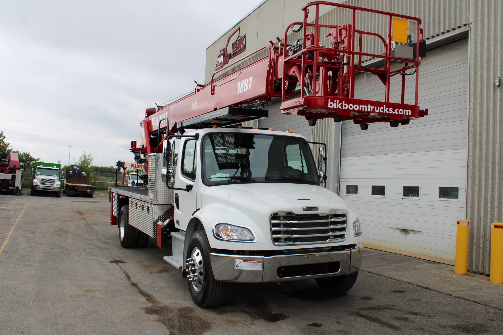 NEW ELLIOTT HiREACH M87 ON NEW FREIGHTLINER M2-106 - Image 2