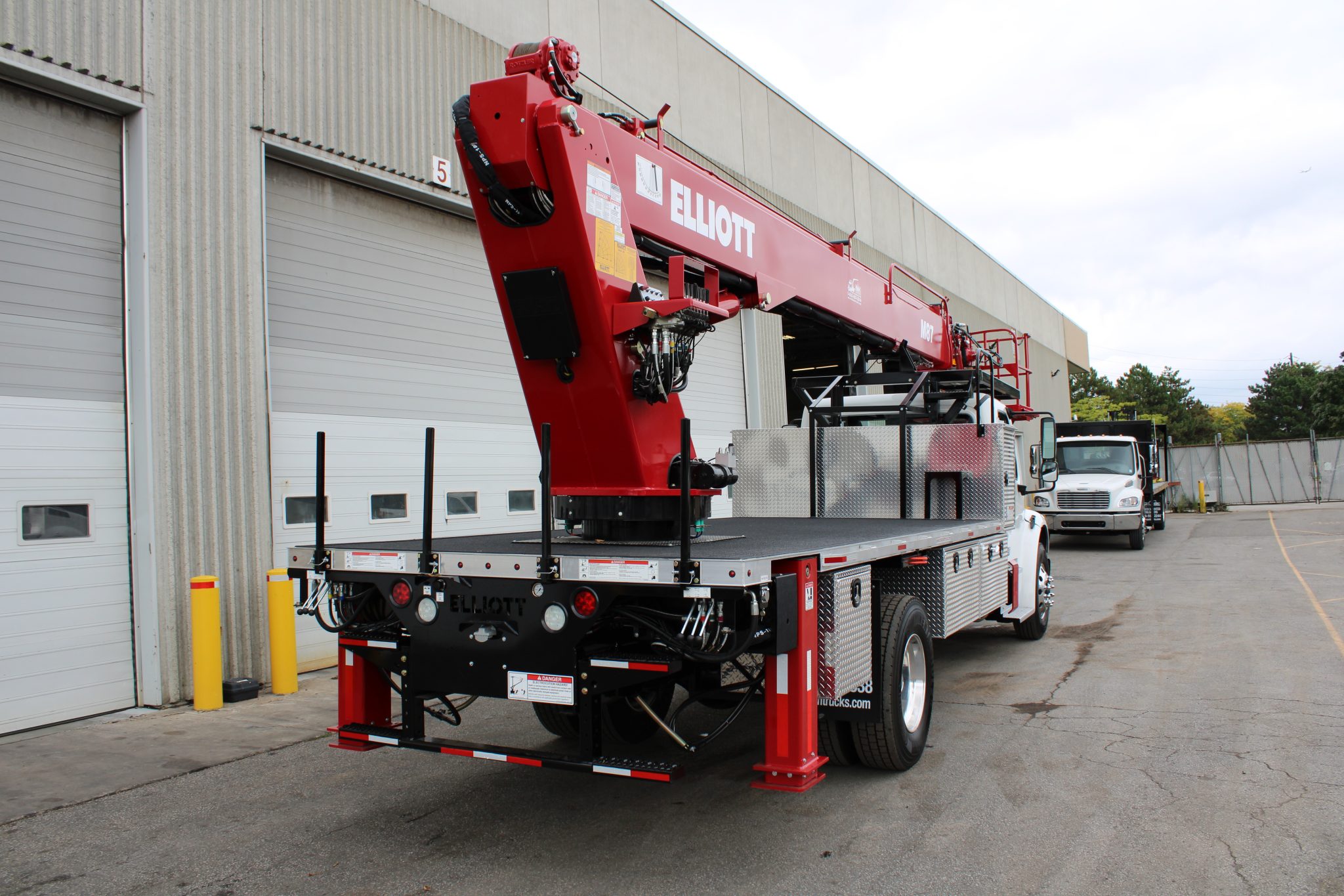 NEW ELLIOTT HiREACH M87 ON NEW FREIGHTLINER M2-106 - Image 4