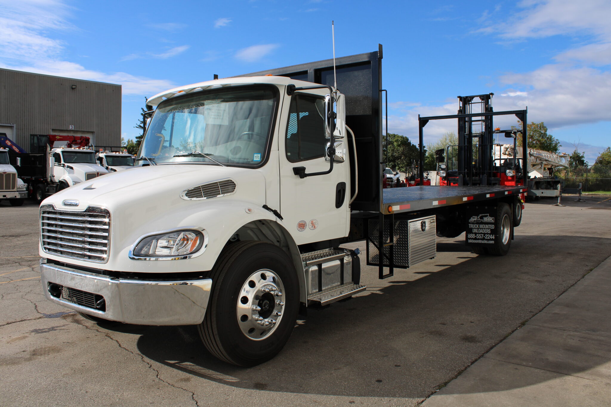 NEW – FREIGHTLINER M2-106 WITH MANITOU TMM-45 - Image 4