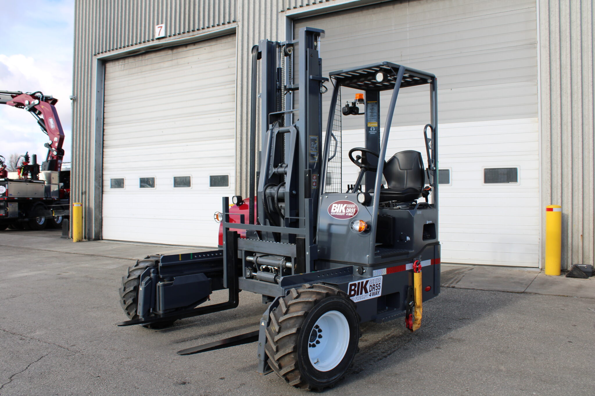 NEW BIK 3WD FORKLIFT SERIES DR-55 4 TRUCK MOUNTED FORKLIFT - Image 11