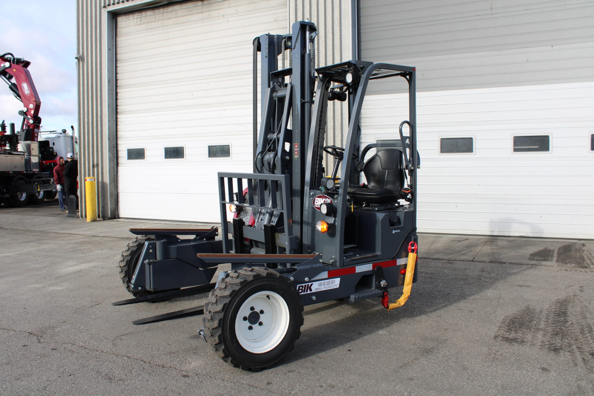 NEW BIK 3WD FORKLIFT SERIES SR-55 TRUCK MOUNTED FORKLIFT - Image 4