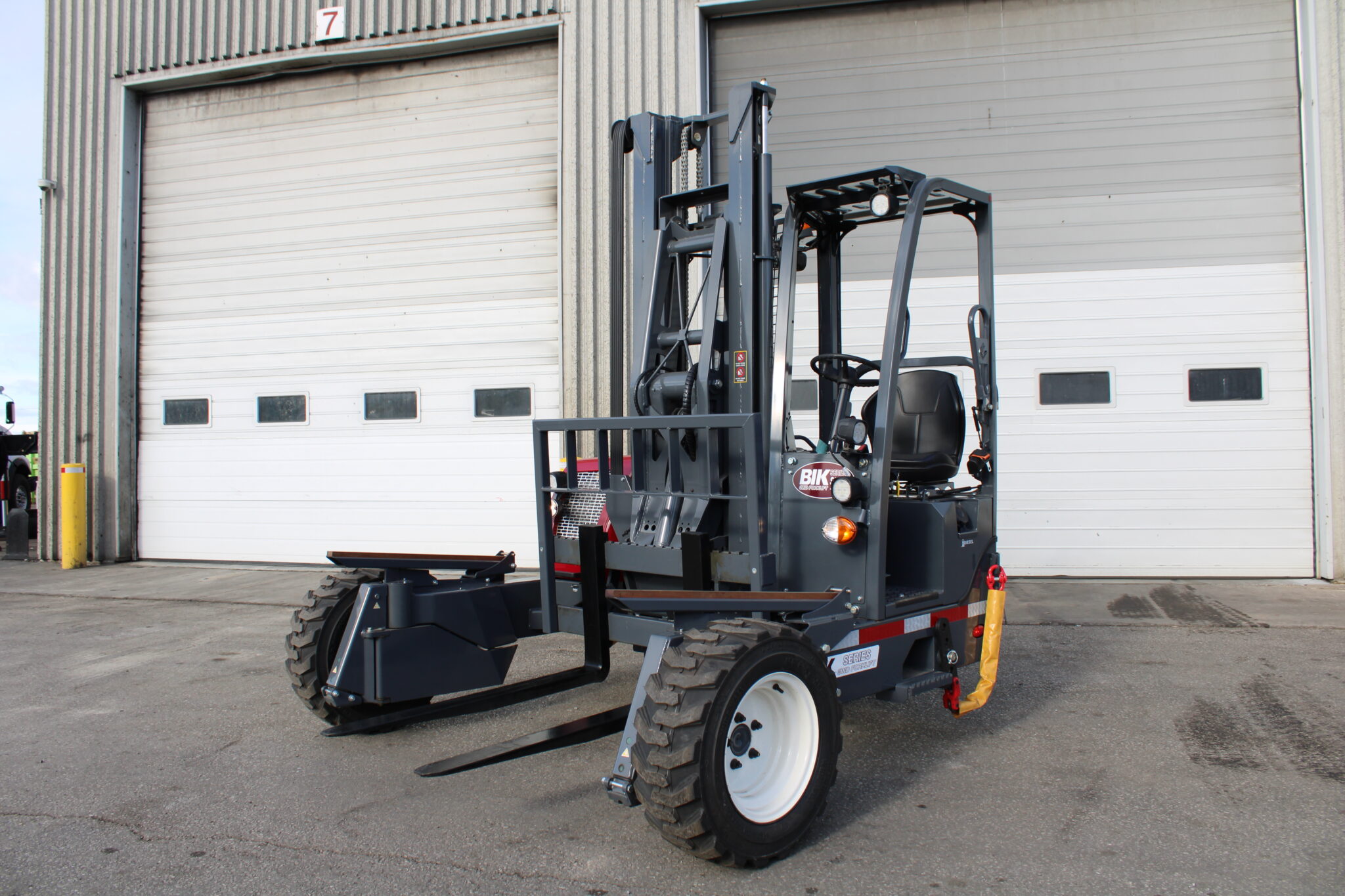 NEW BIK 3WD FORKLIFT SERIES SR-55 TRUCK MOUNTED FORKLIFT - Image 6