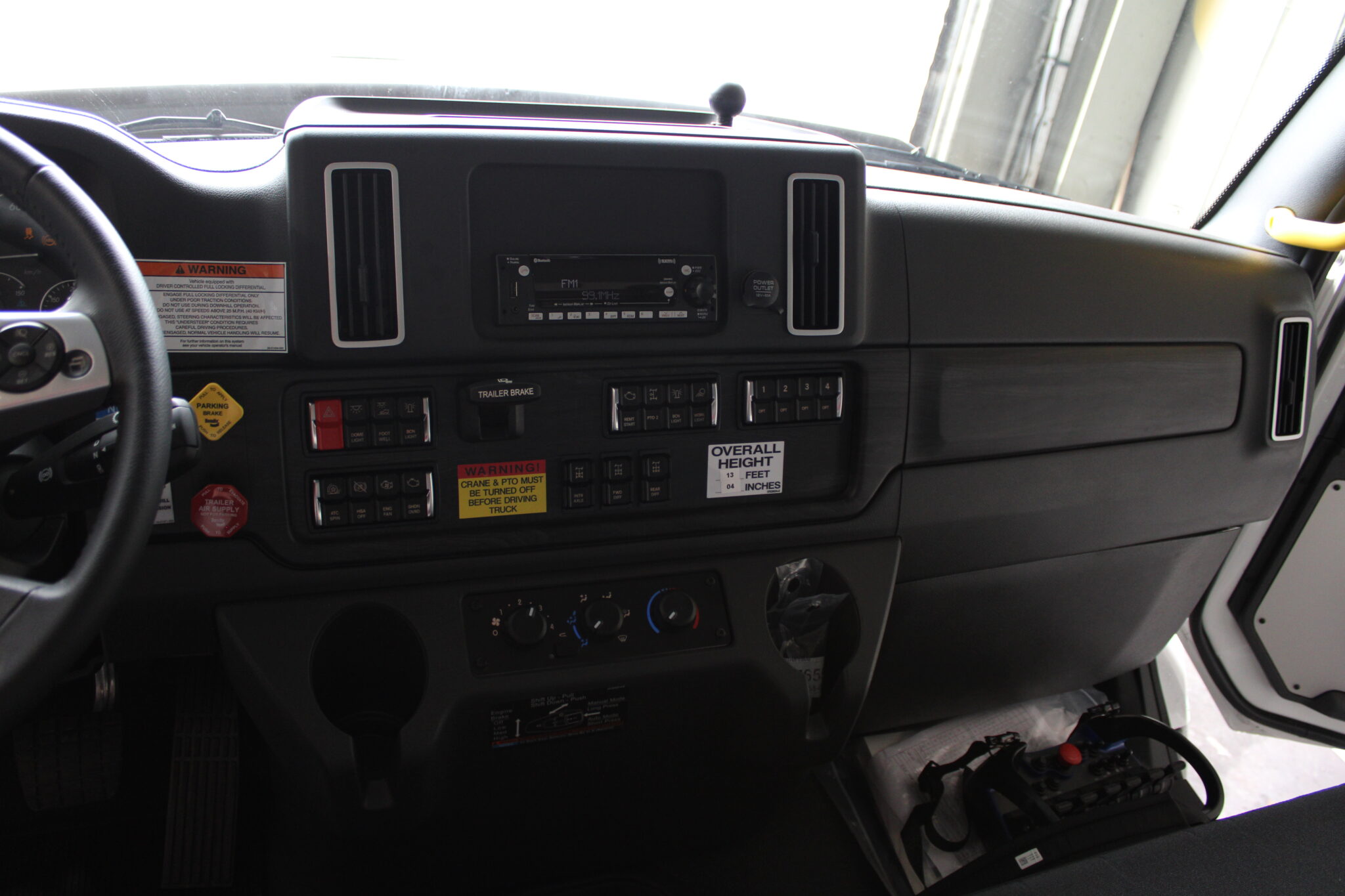 NEW BIK SERIES FC-70 FORMING CRANE ON NEW FREIGHTLINER 114SD 4-AXLE - Image 6