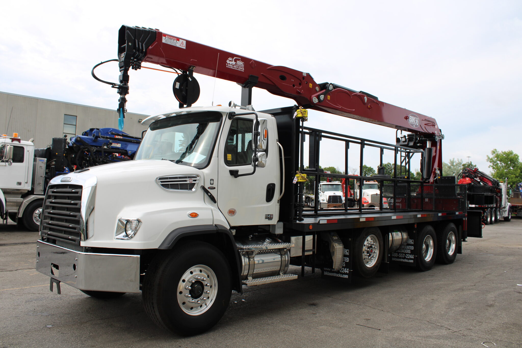 NEW BIK SERIES FC-70 FORMING CRANE ON NEW FREIGHTLINER 114SD 4-AXLE - Image 2